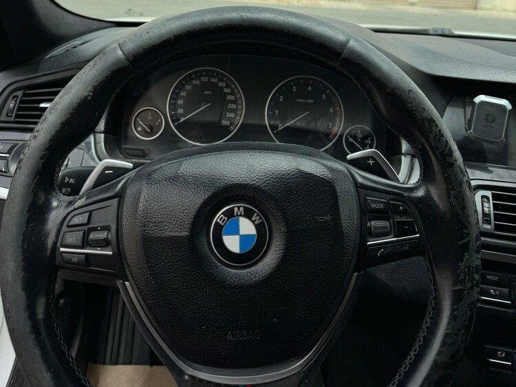 BMW 5-Series 523 i 2011 - Image 4