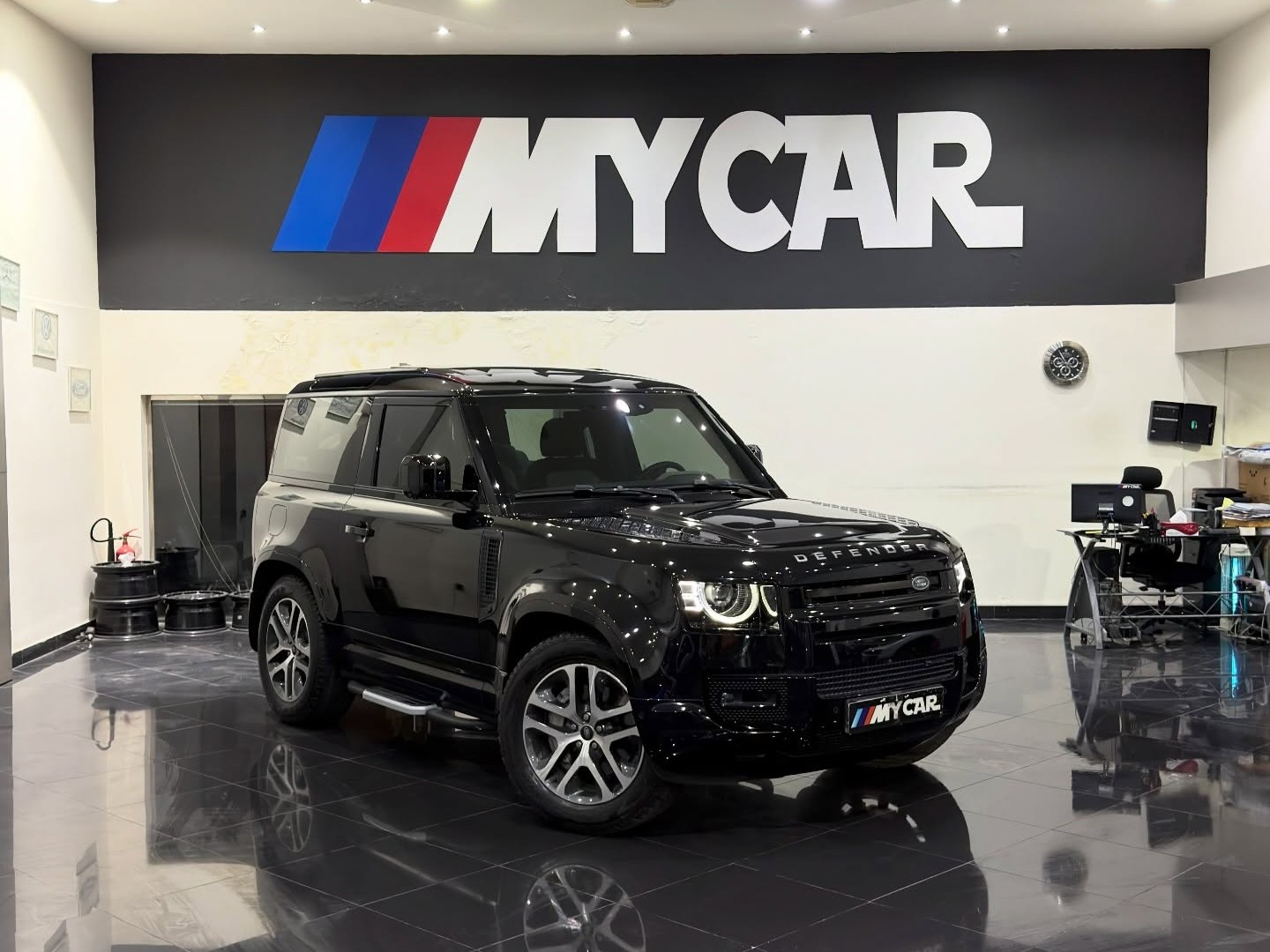 Land Rover Defender 90 3.0i6 X-Dynamic HSE 2025 - Image 2