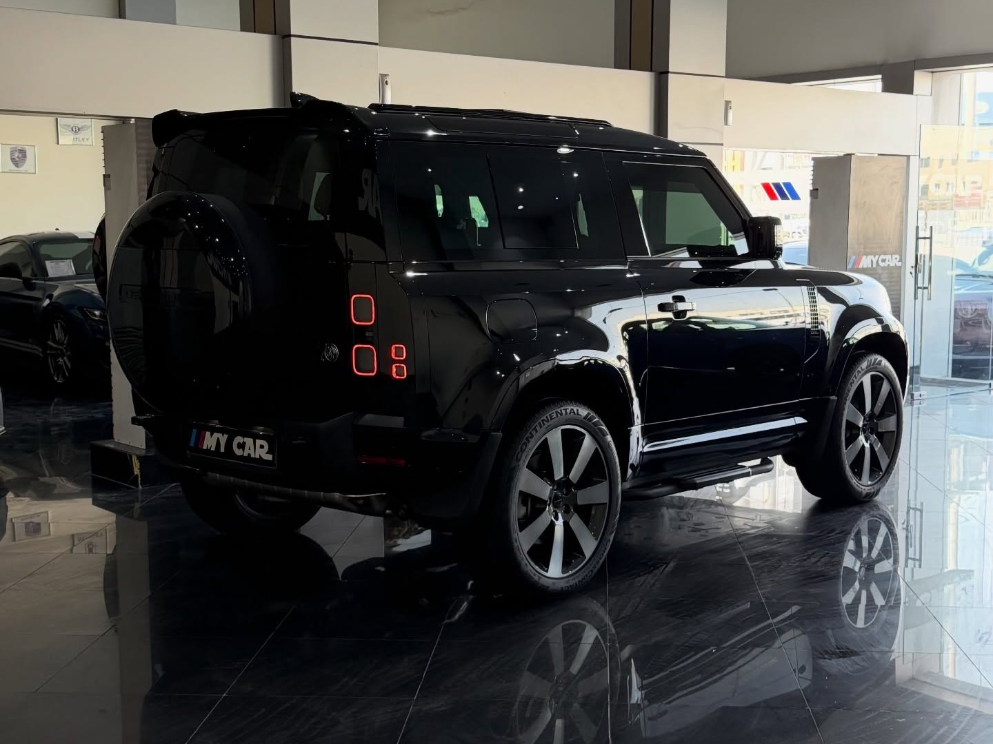 Land Rover Defender 90 3.0i6 X-Dynamic HSE 2025 - Image 4