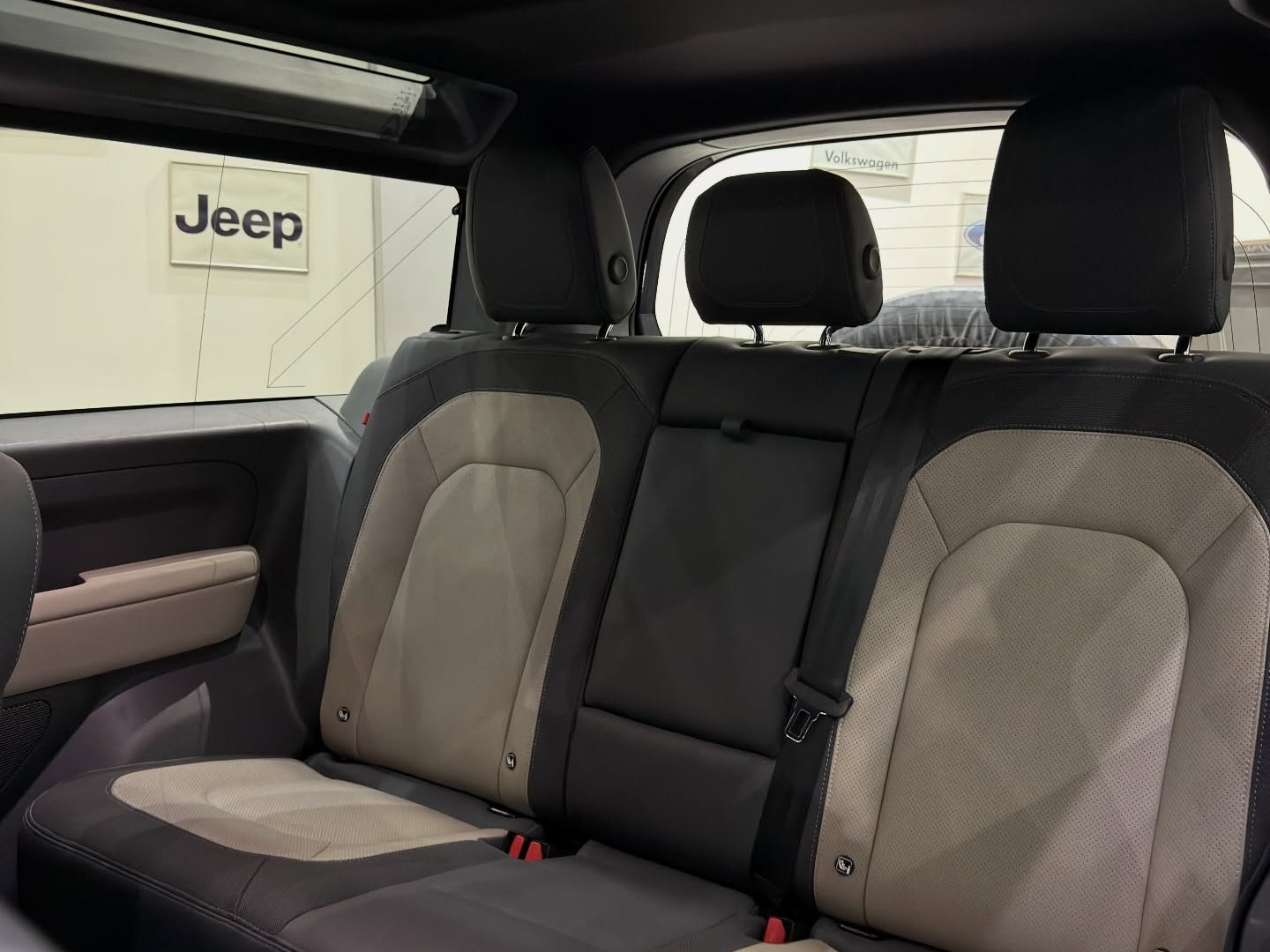Land Rover Defender 90 3.0i6 X-Dynamic SE 2023 - Image 4
