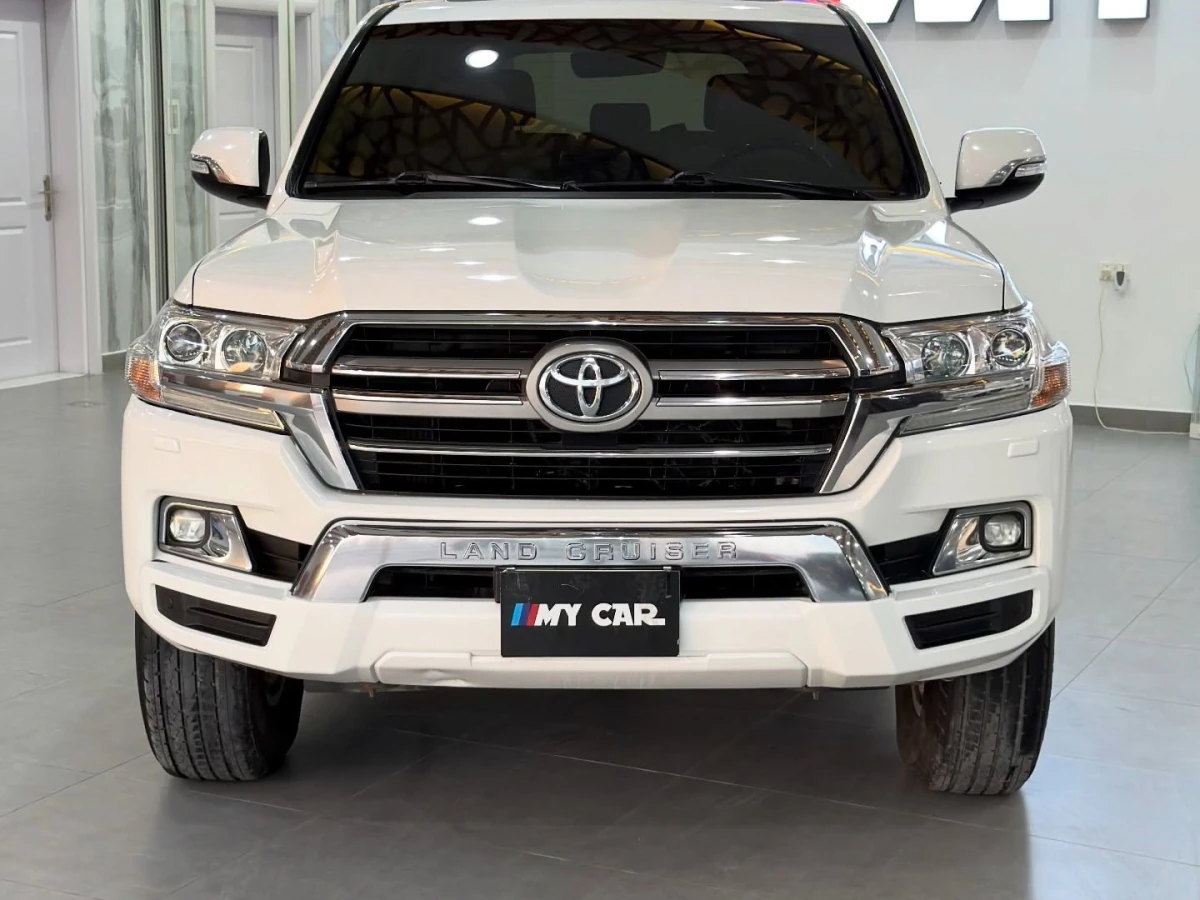 Toyota Land Cruiser GXR v8 2019