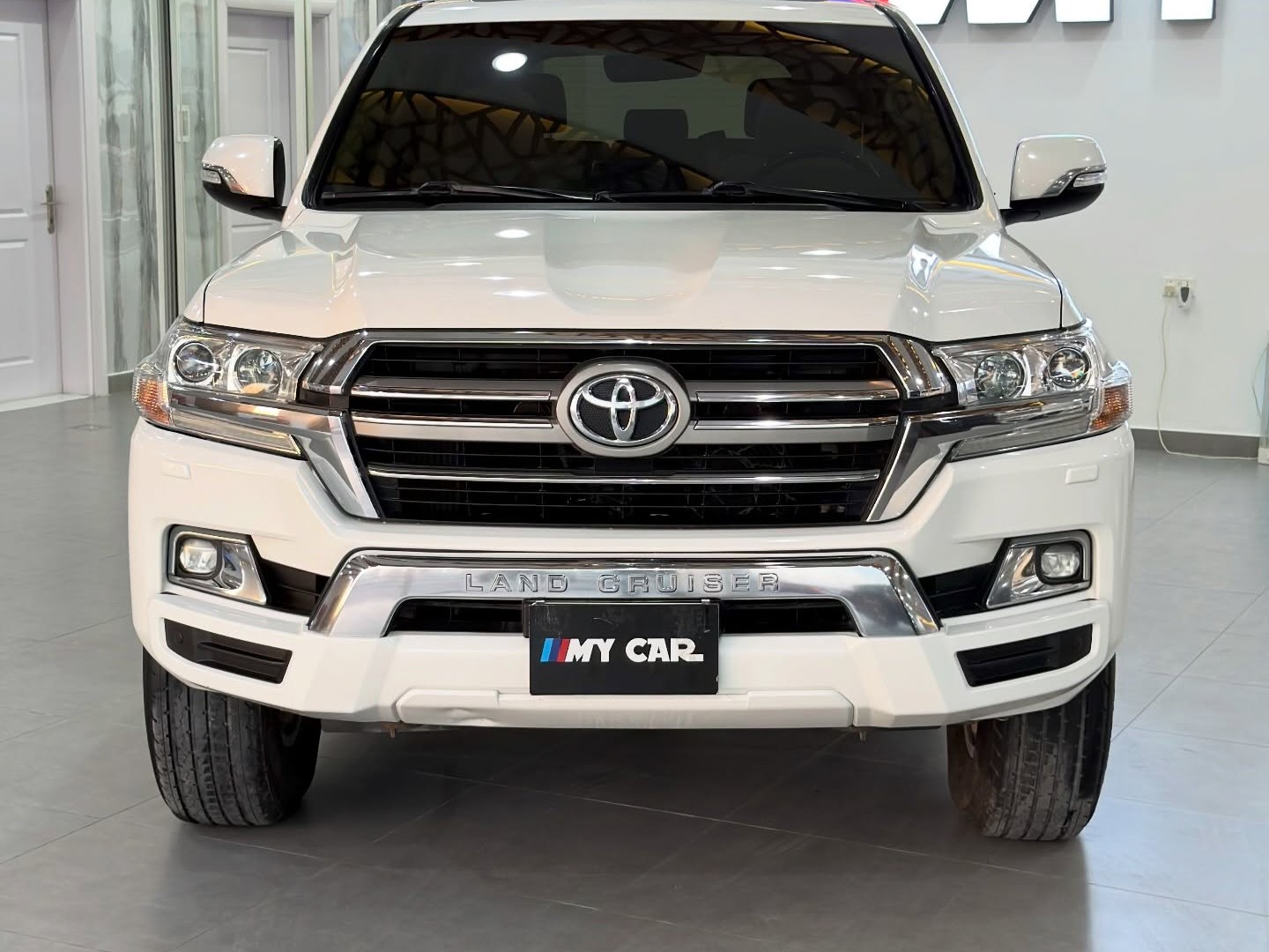 Toyota Land Cruiser GXR v8 2019