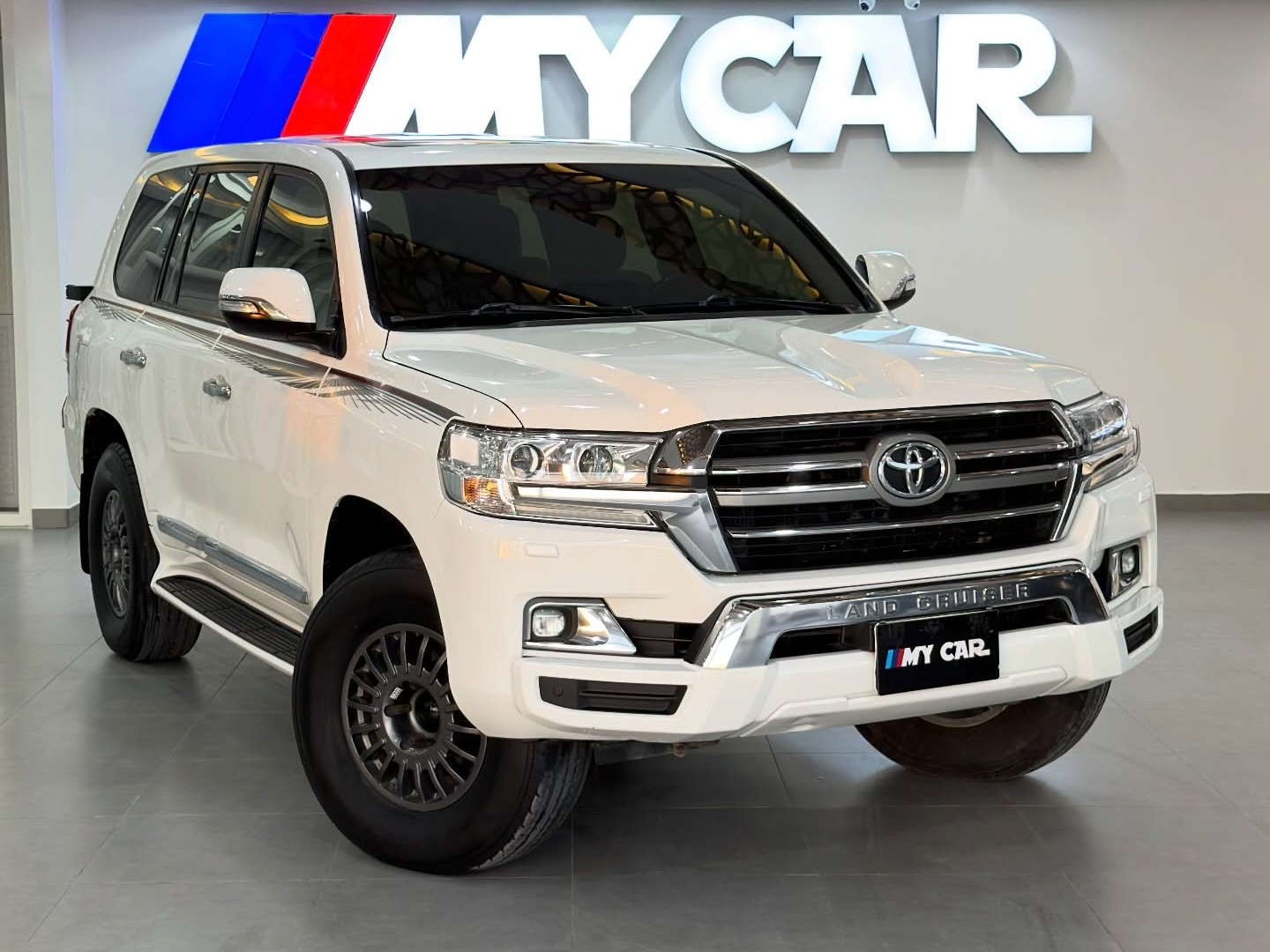 Toyota Land Cruiser GXR v8 2019 - Image 4