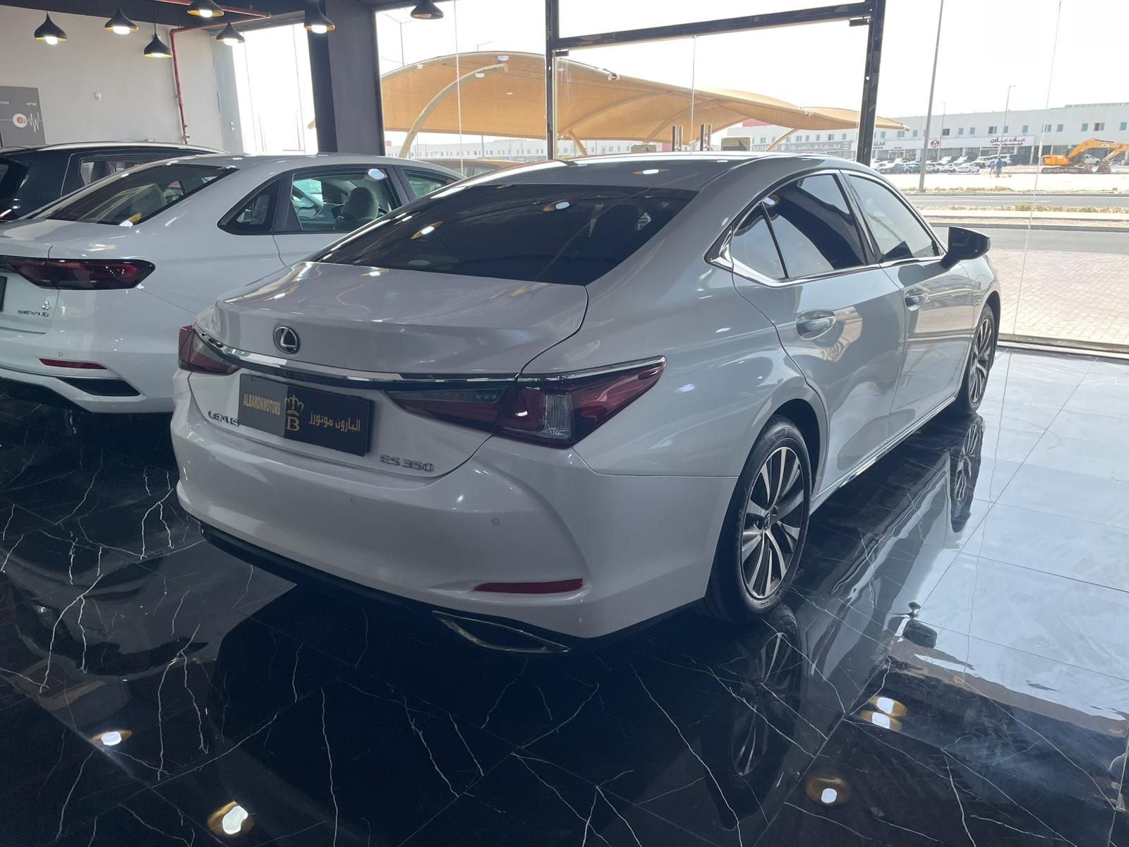 Lexus ES 350 2020 - Image 2