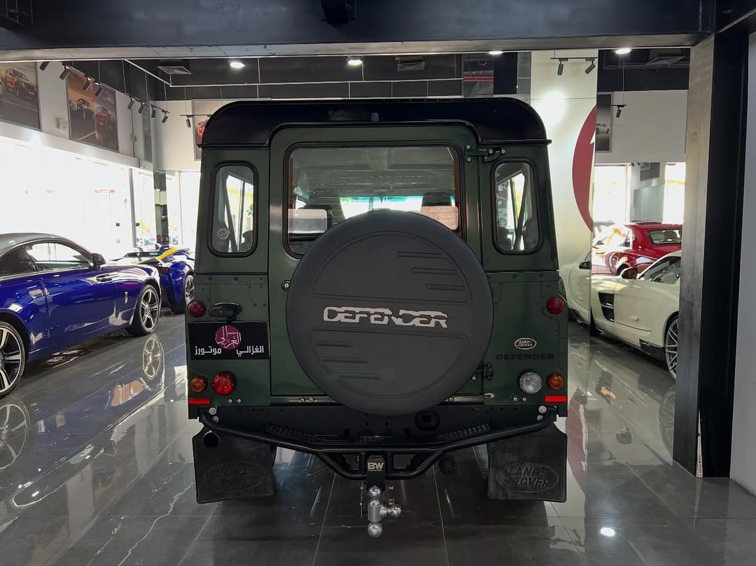 Land Rover Defender 110 2015 - Image 2