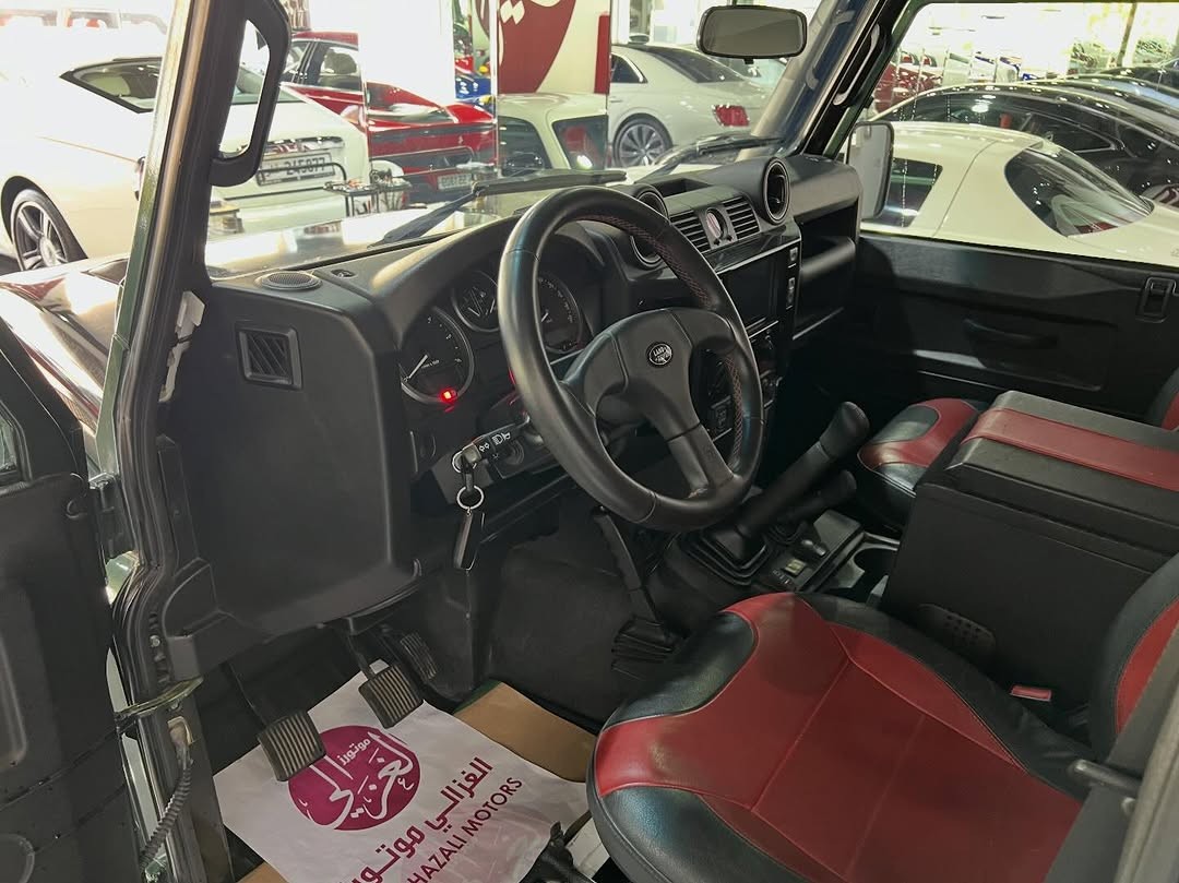 Land Rover Defender 110 2015 - Image 4