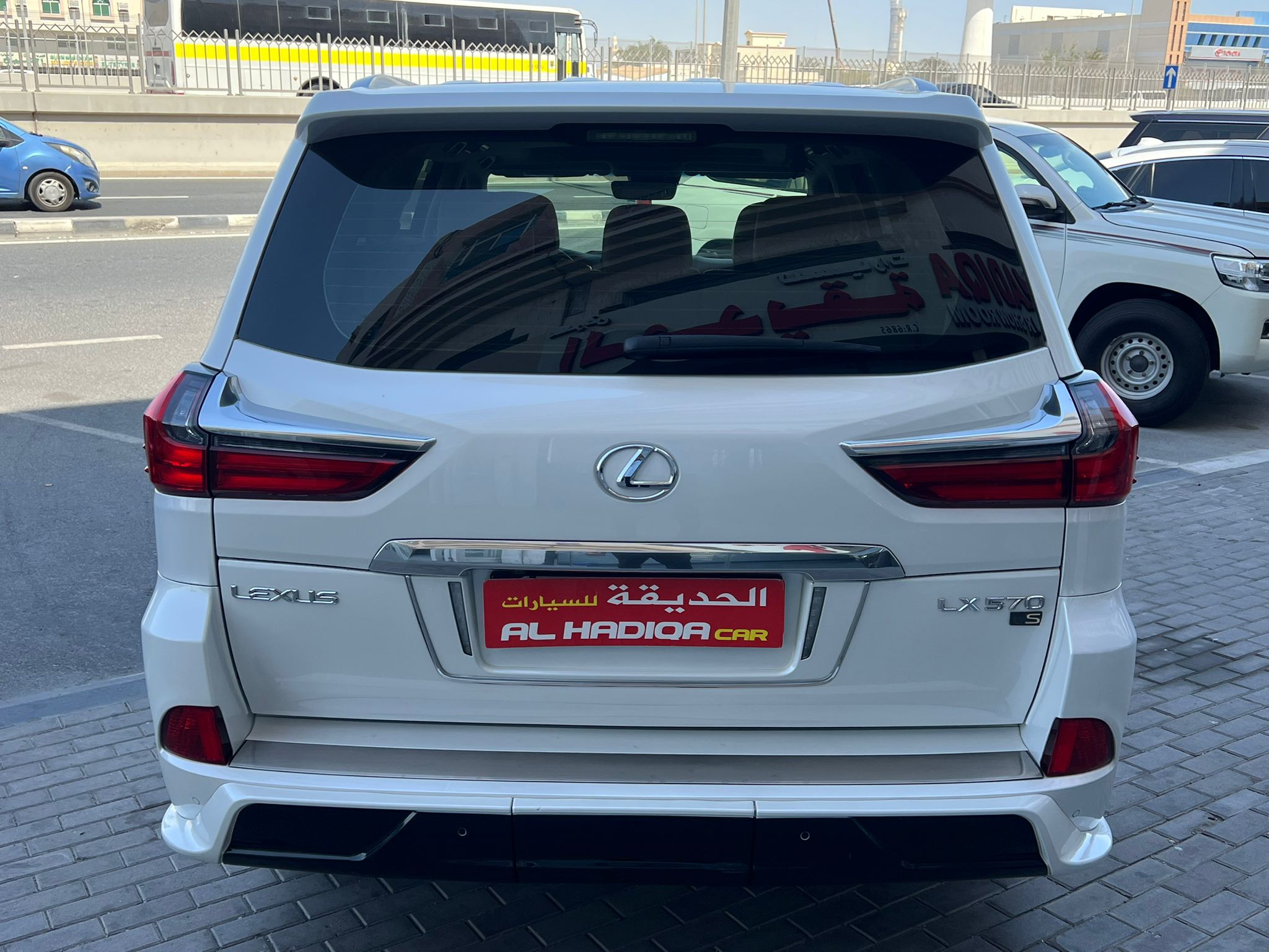 Lexus LX 570 S 2017 - Image 2