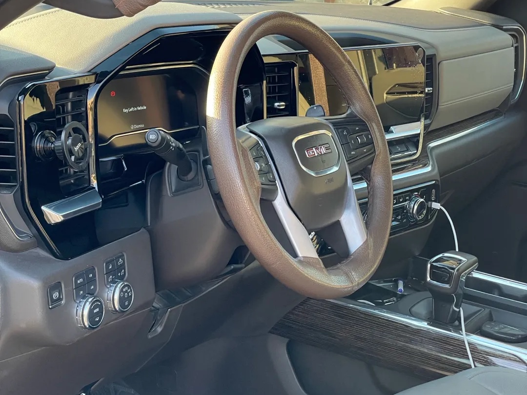 GMC Sierra Elevation  2023 - Image 4