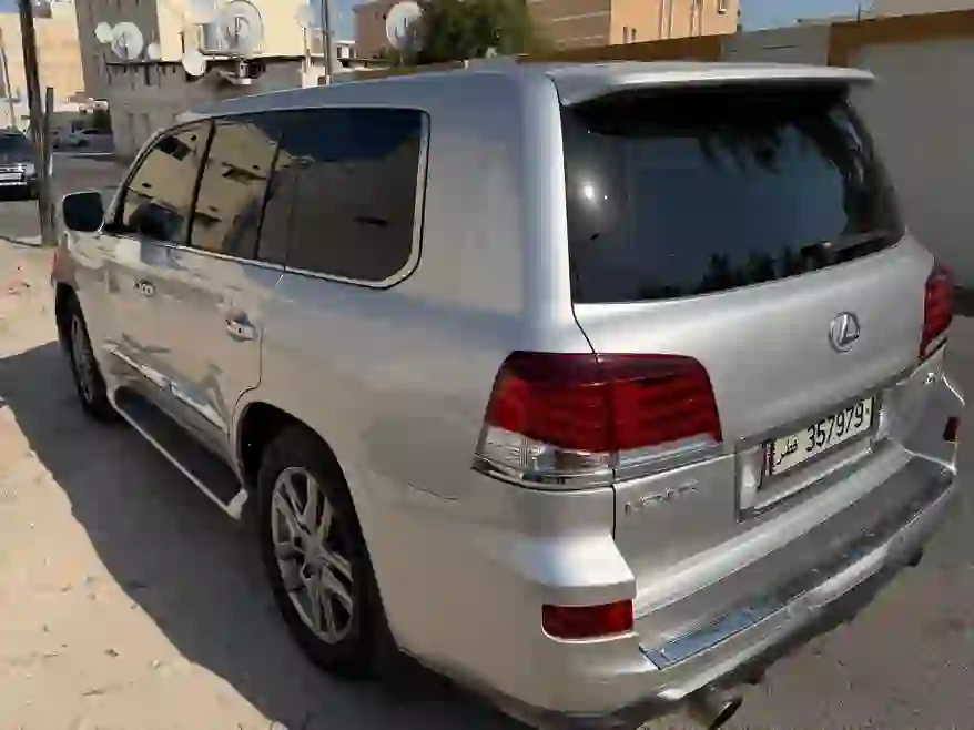 Lexus LX 570 S 2014 - Image 4