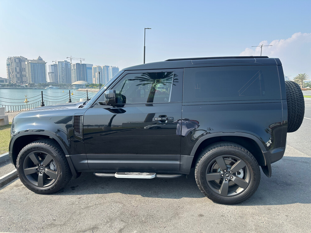 Land Rover Defender 90 HSE 2023 - Image 2
