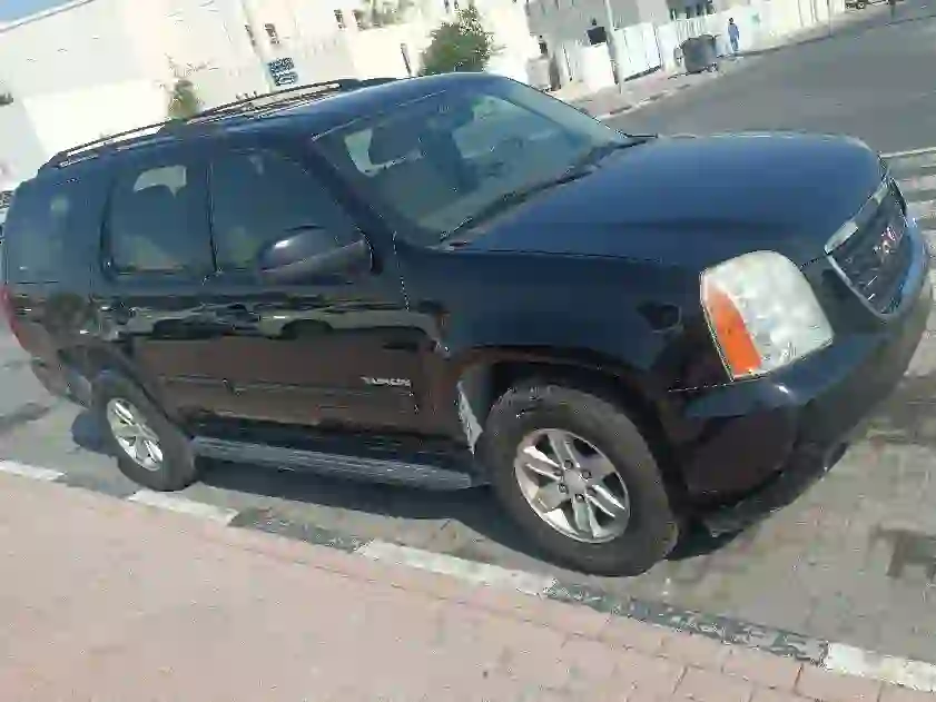 GMC Yukon Standard 2012 - Image 2