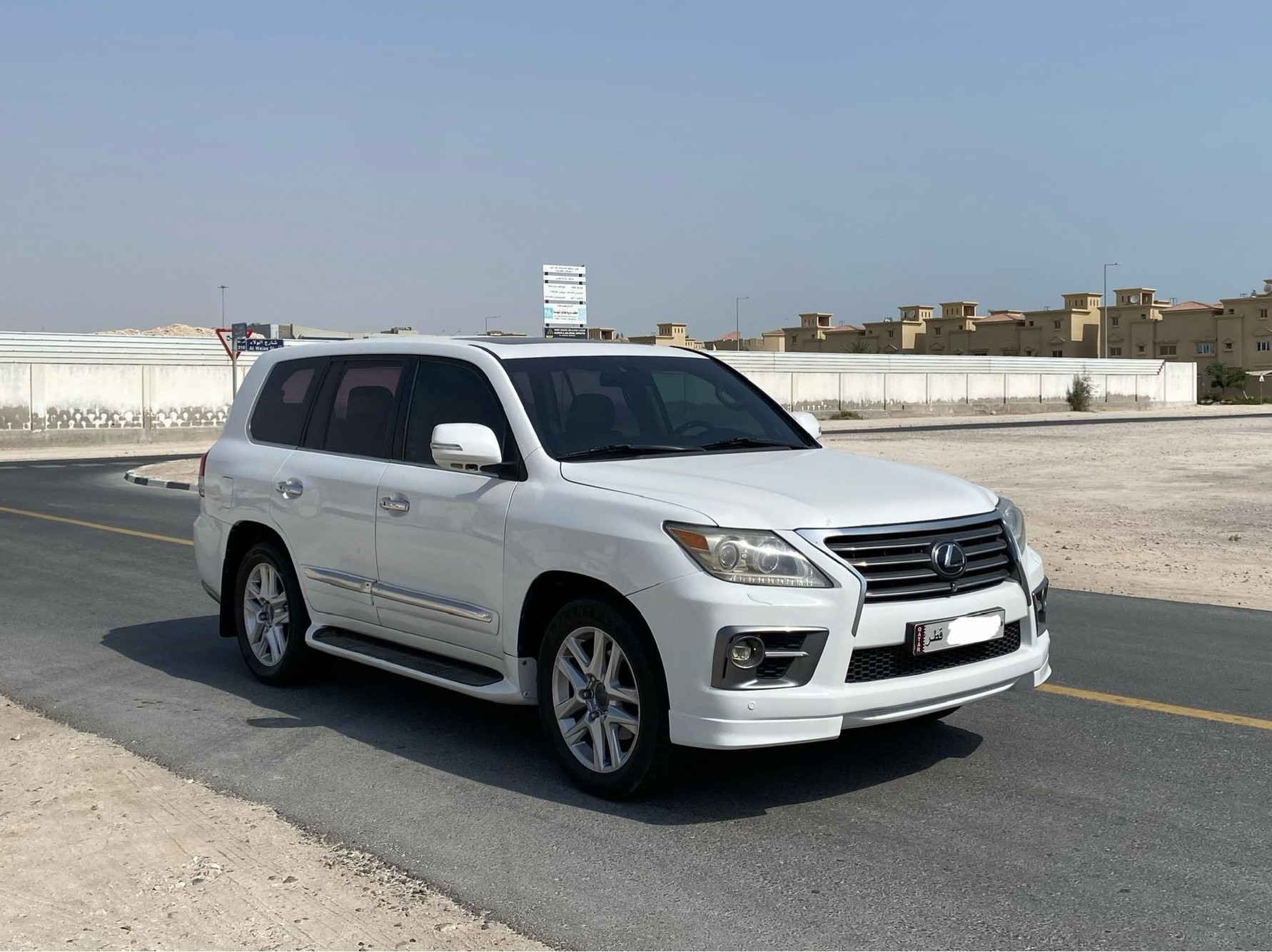 Lexus LX 570 2011 - Image 3