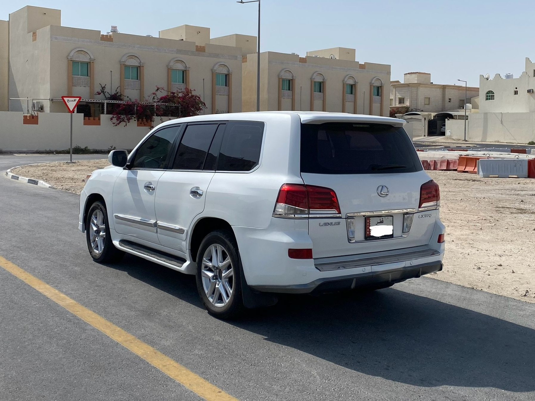 Lexus LX 570 2011 - Image 4