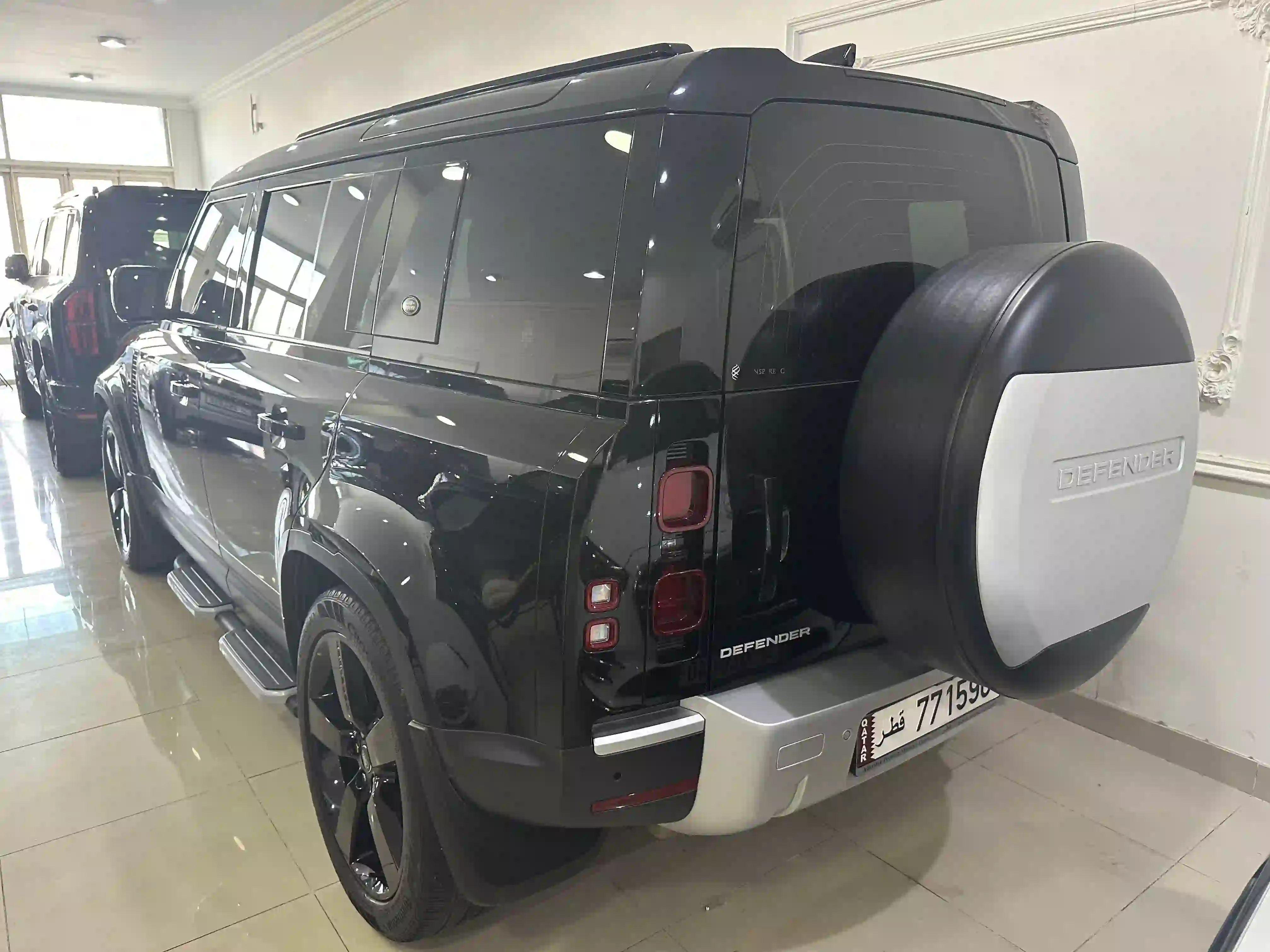Land Rover Defender 2024 - Image 2