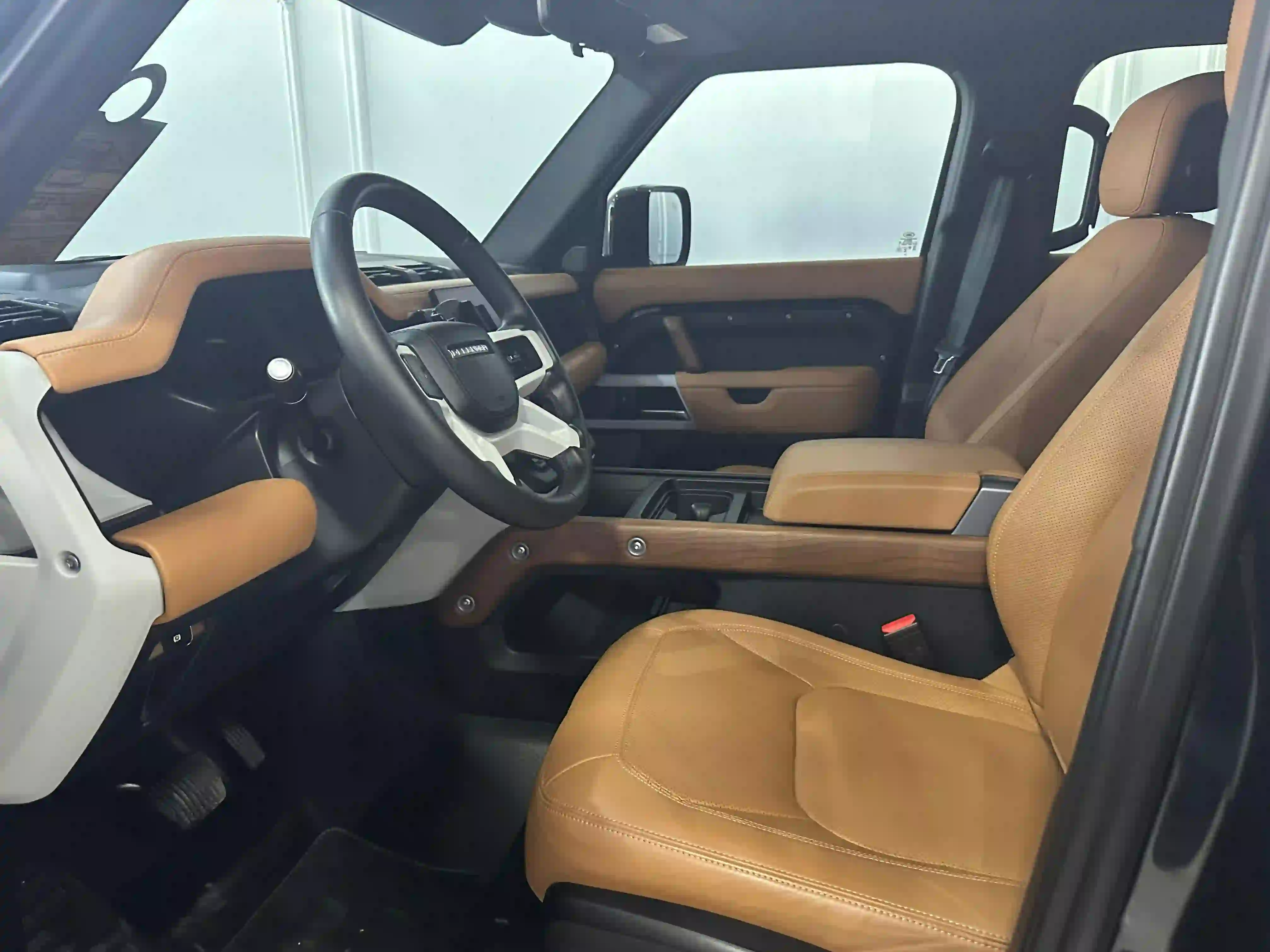 Land Rover Defender 2024 - Image 3