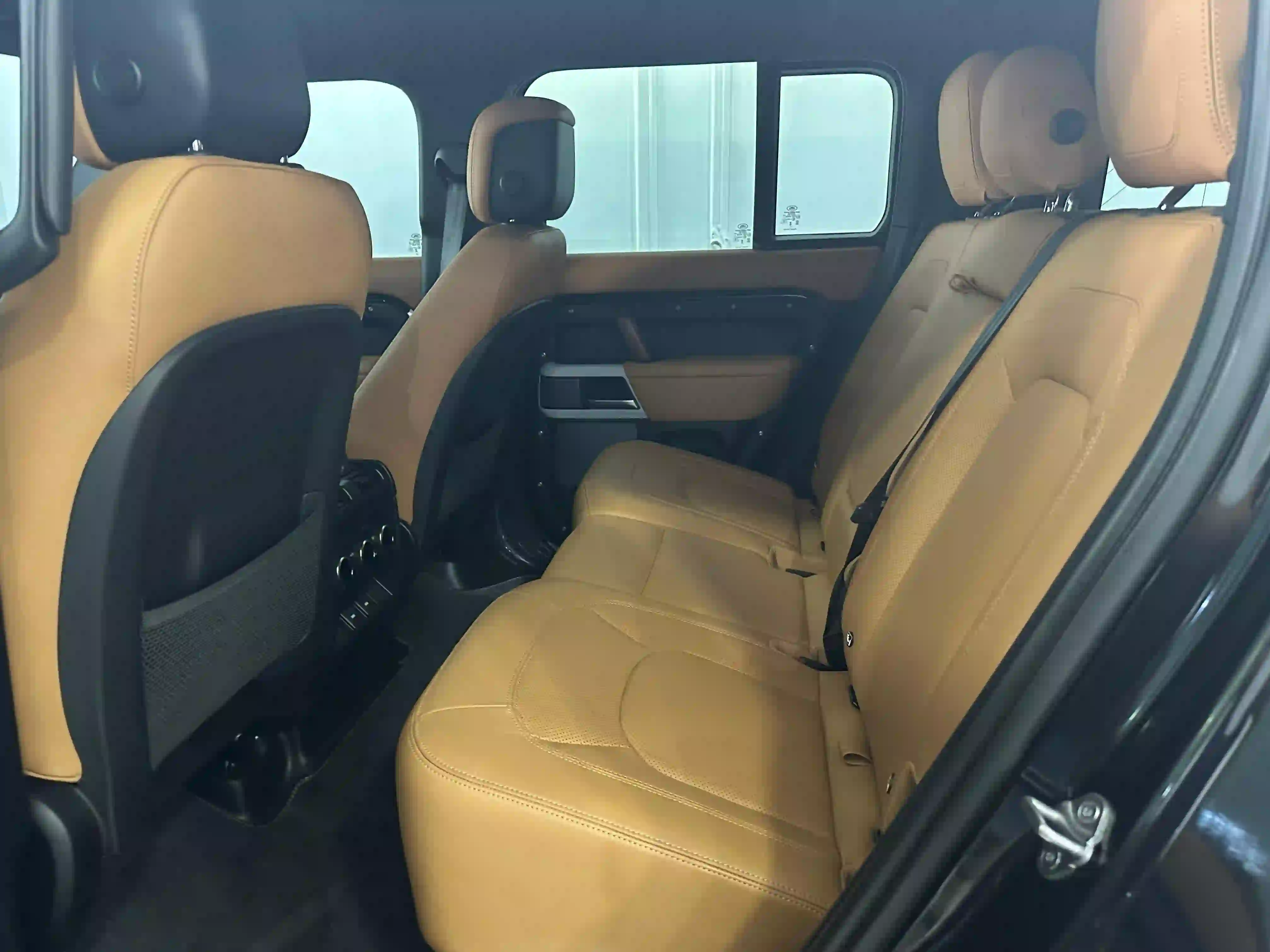 Land Rover Defender 2024 - Image 4