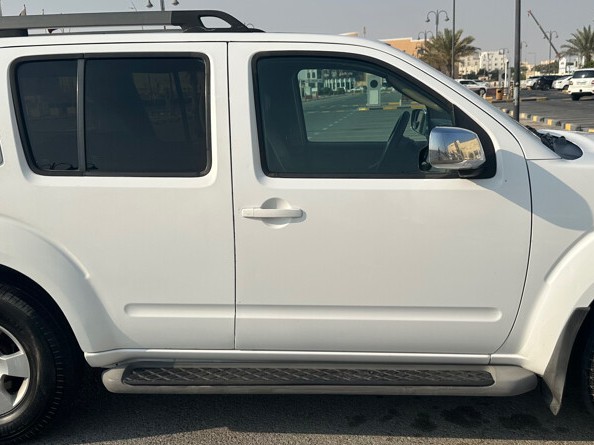 Nissan Pathfinder SE 2008 - Image 2