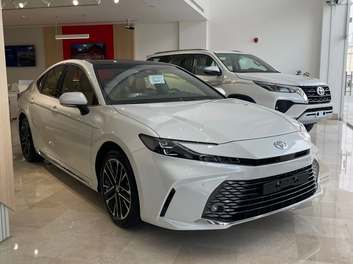 Toyota Camry GLE 2026