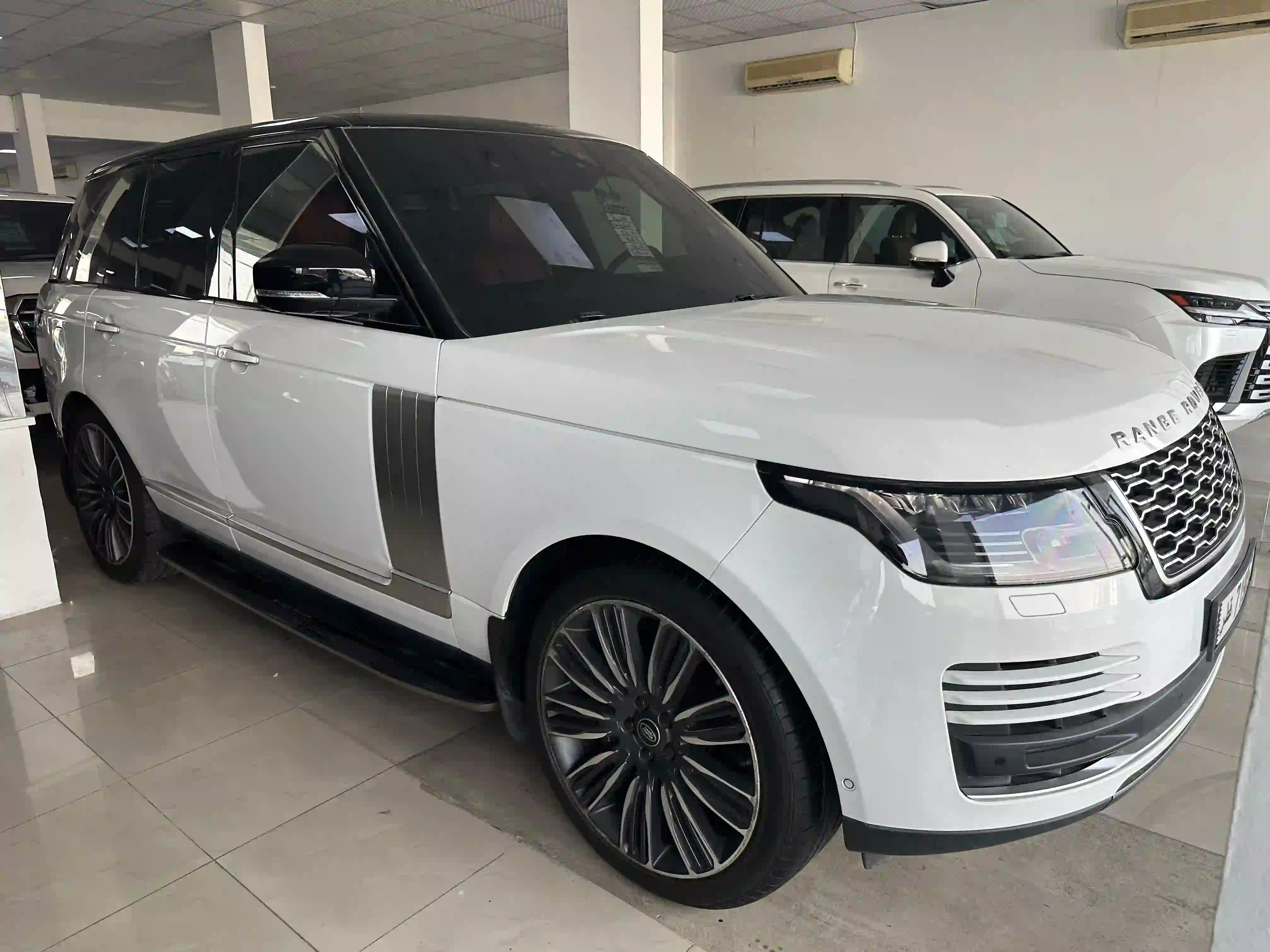 Land Rover Range Rover Vogue SE SuperCharged 2018 - Image 2