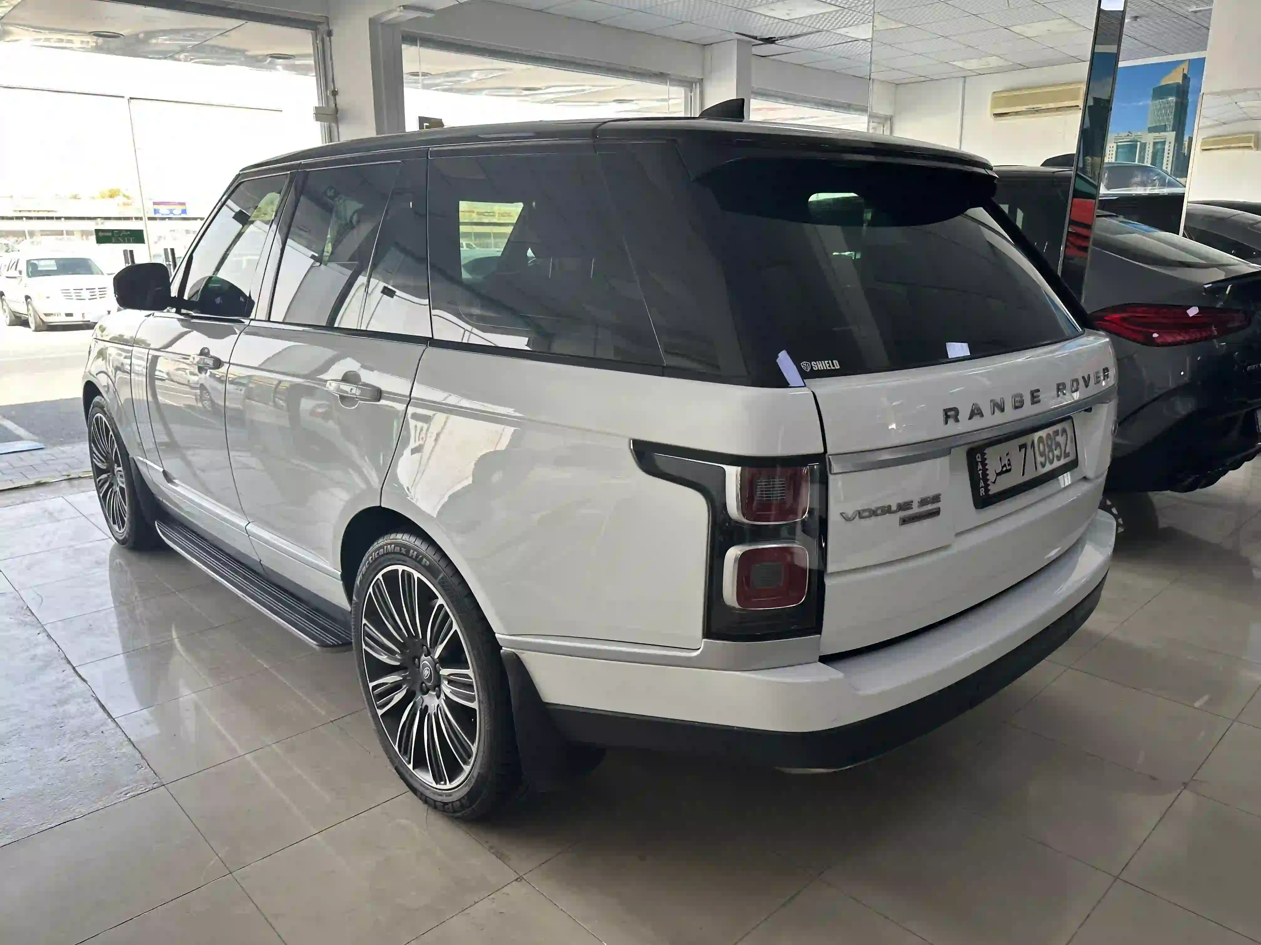 Land Rover Range Rover Vogue SE SuperCharged 2018 - Image 3
