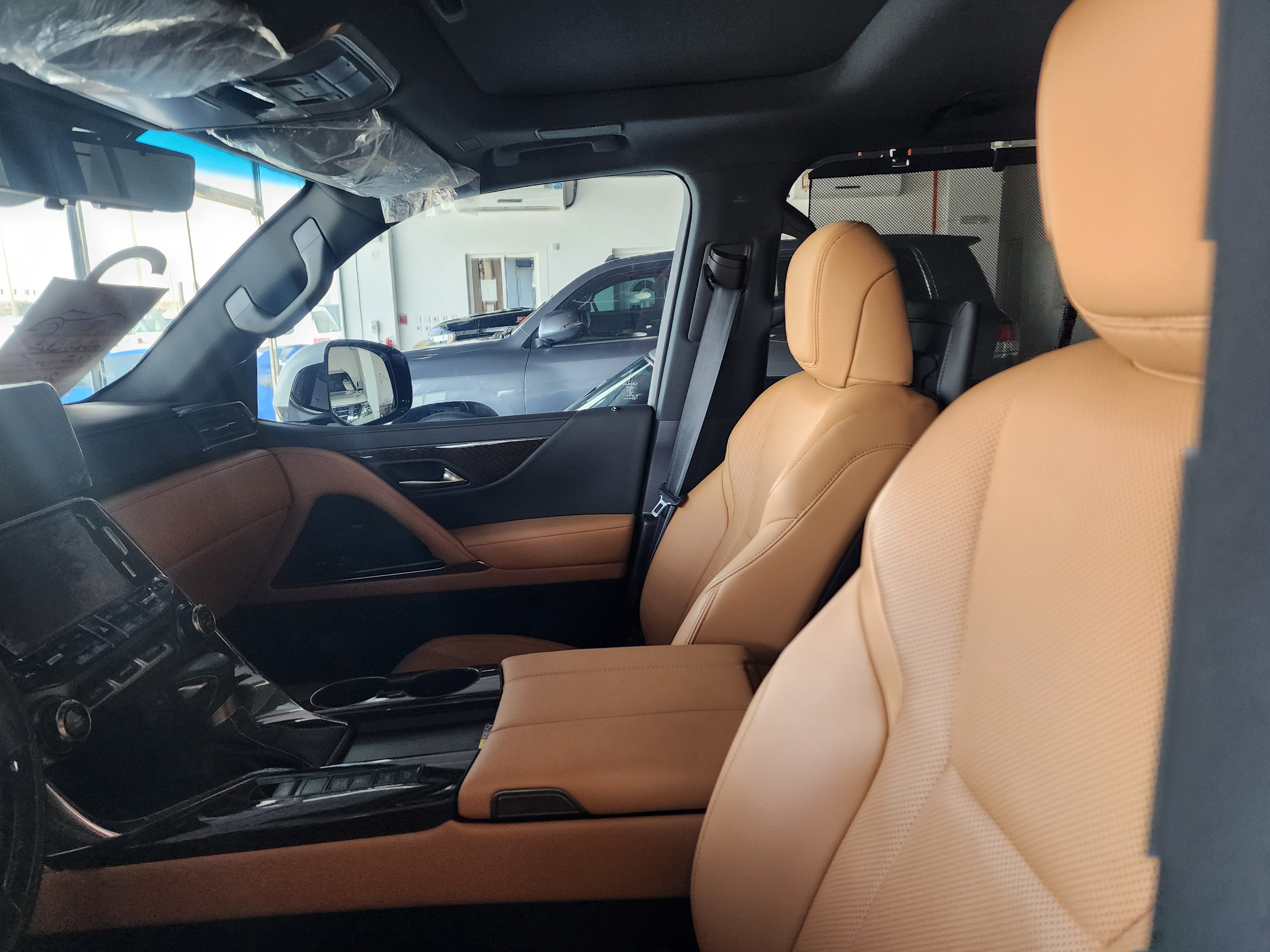 Lexus LX 600 Luxury  - Image 4