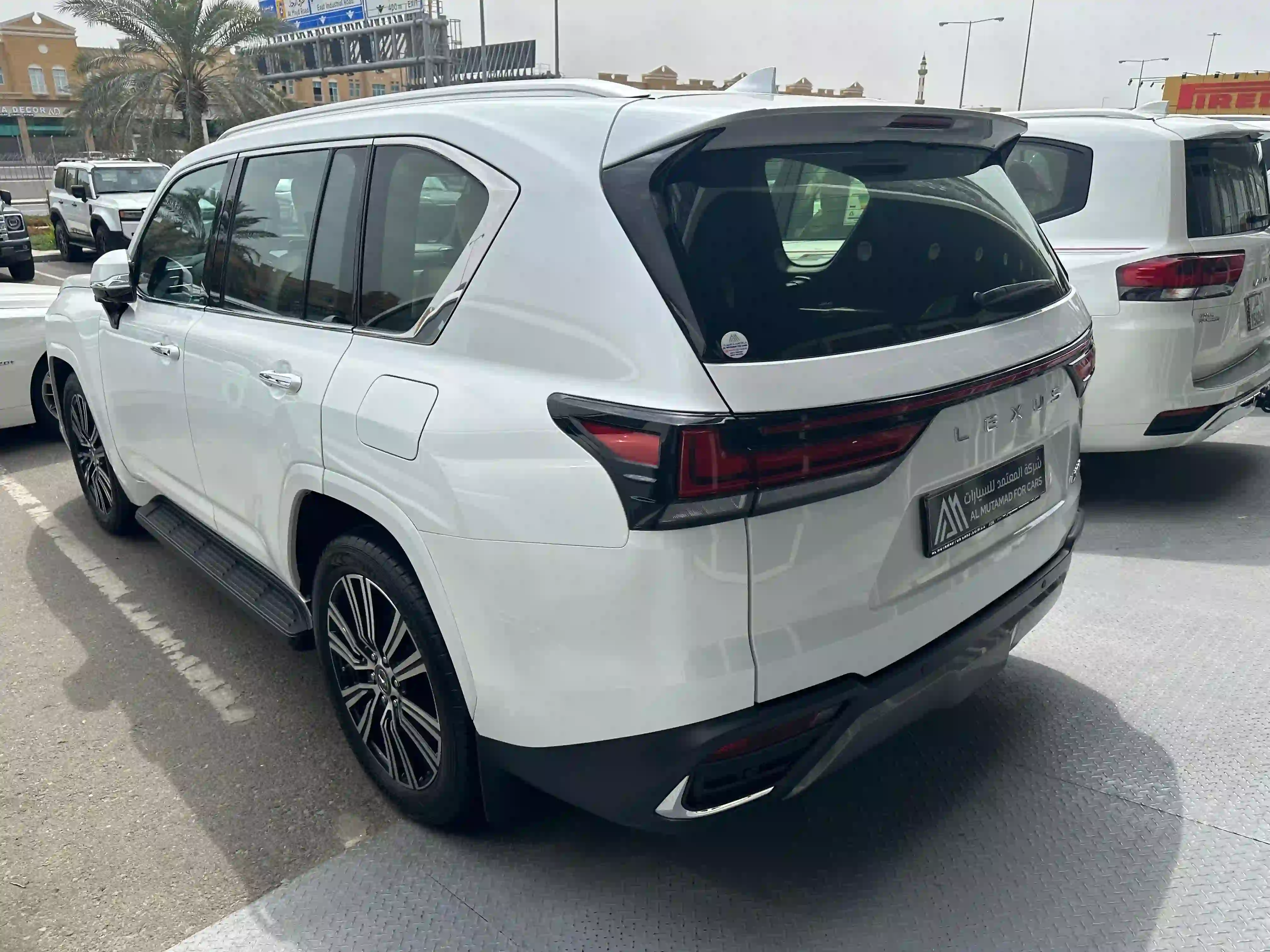 Lexus LX 600 2023 - Image 4