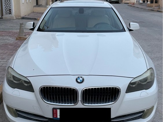 BMW 5-Series 523 i 2011