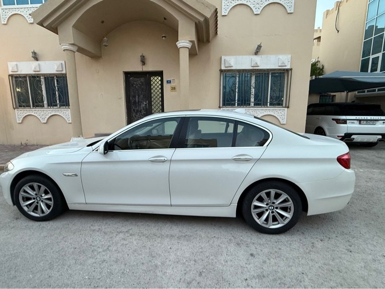 BMW 5-Series 523 i 2011 - Image 2