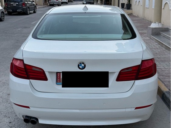 BMW 5-Series 523 i 2011 - Image 3