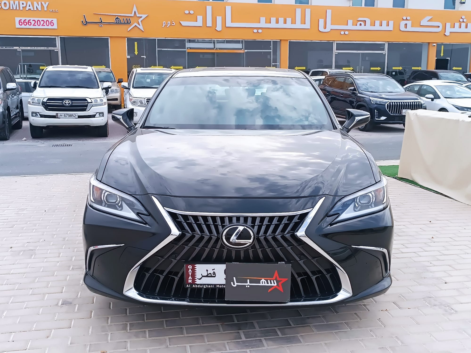 Lexus ES 300h 2023 - Image 1