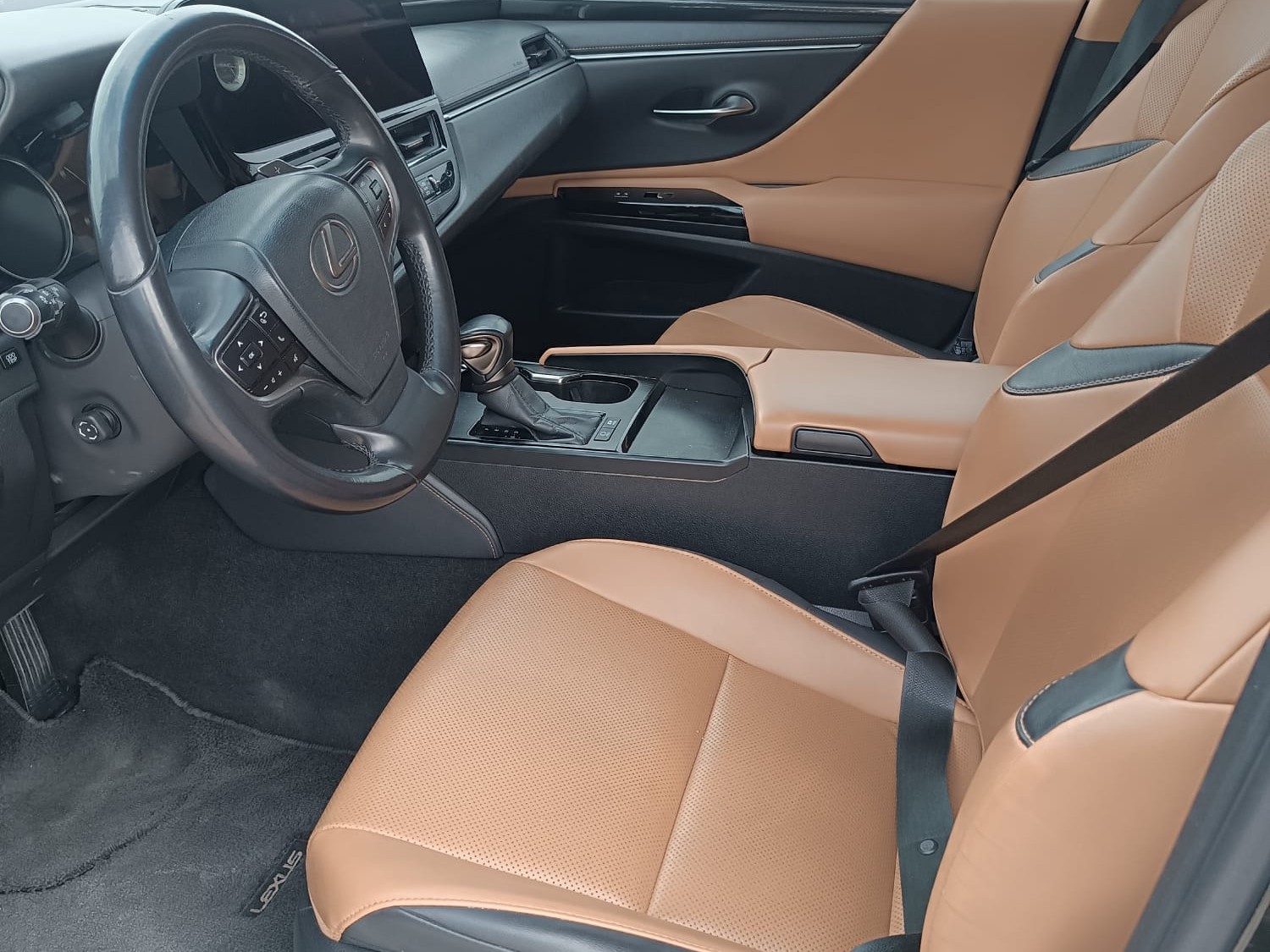 Lexus ES 300h 2023 - Image 2