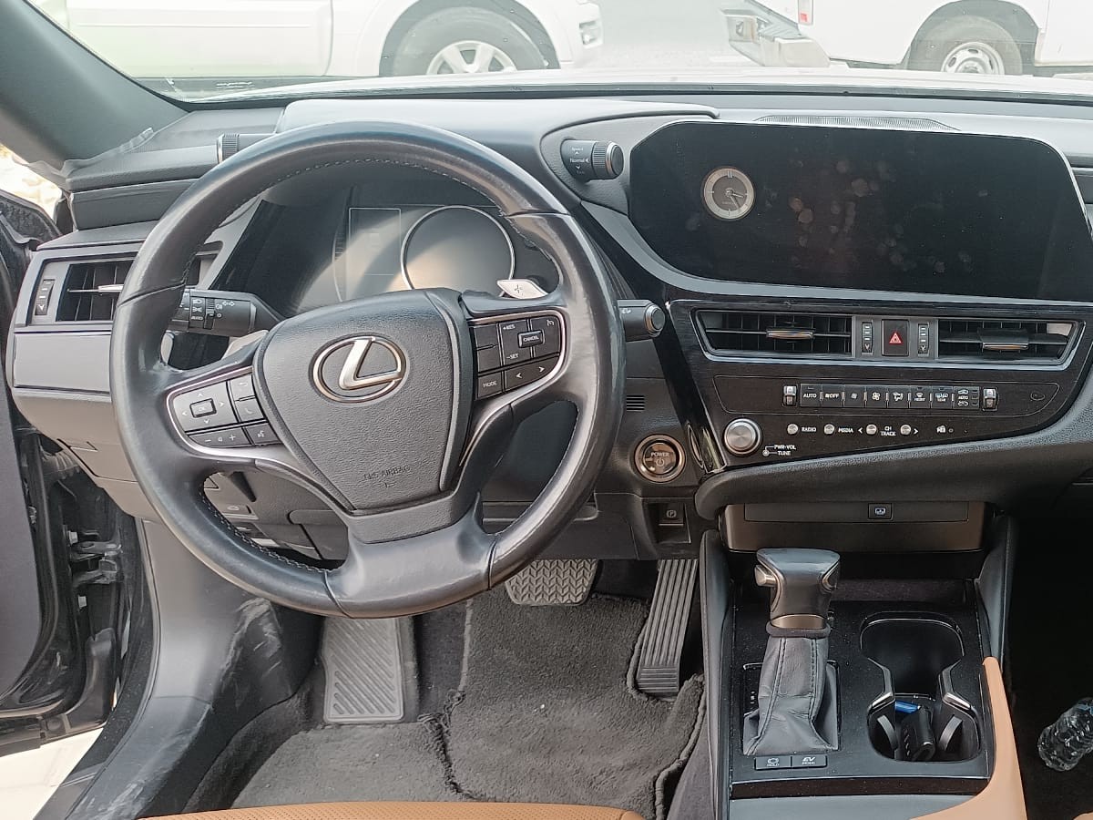 Lexus ES 300h 2023 - Image 3