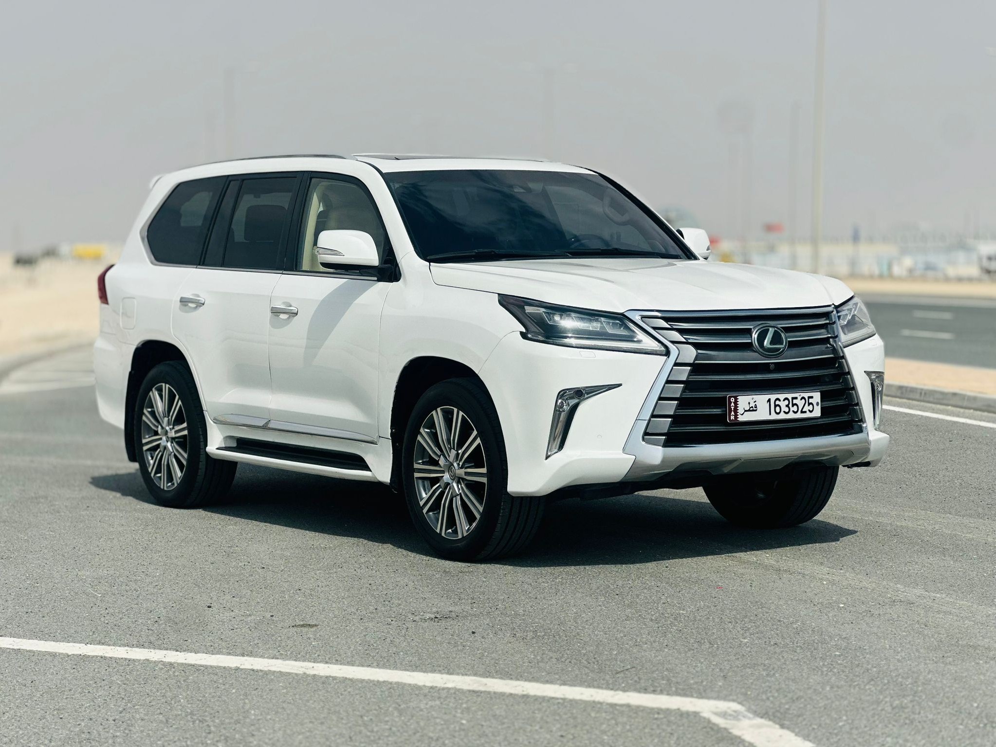 Lexus LX 570 2016 - Image 3