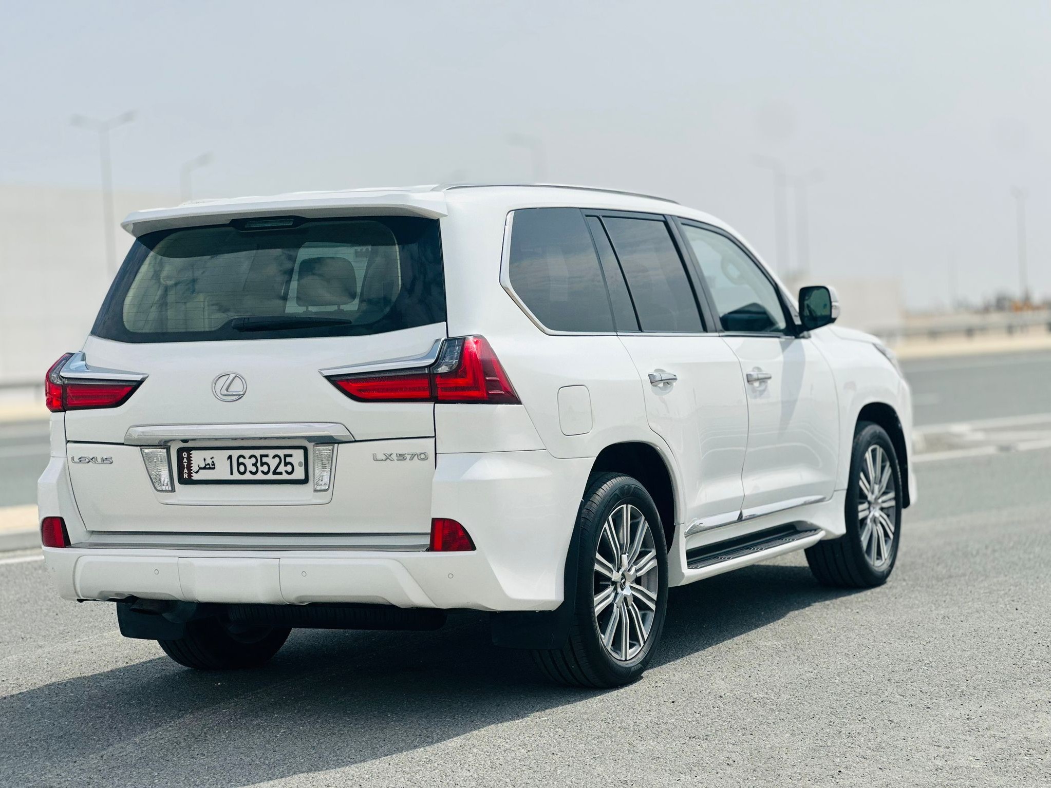 Lexus LX 570 2016 - Image 4