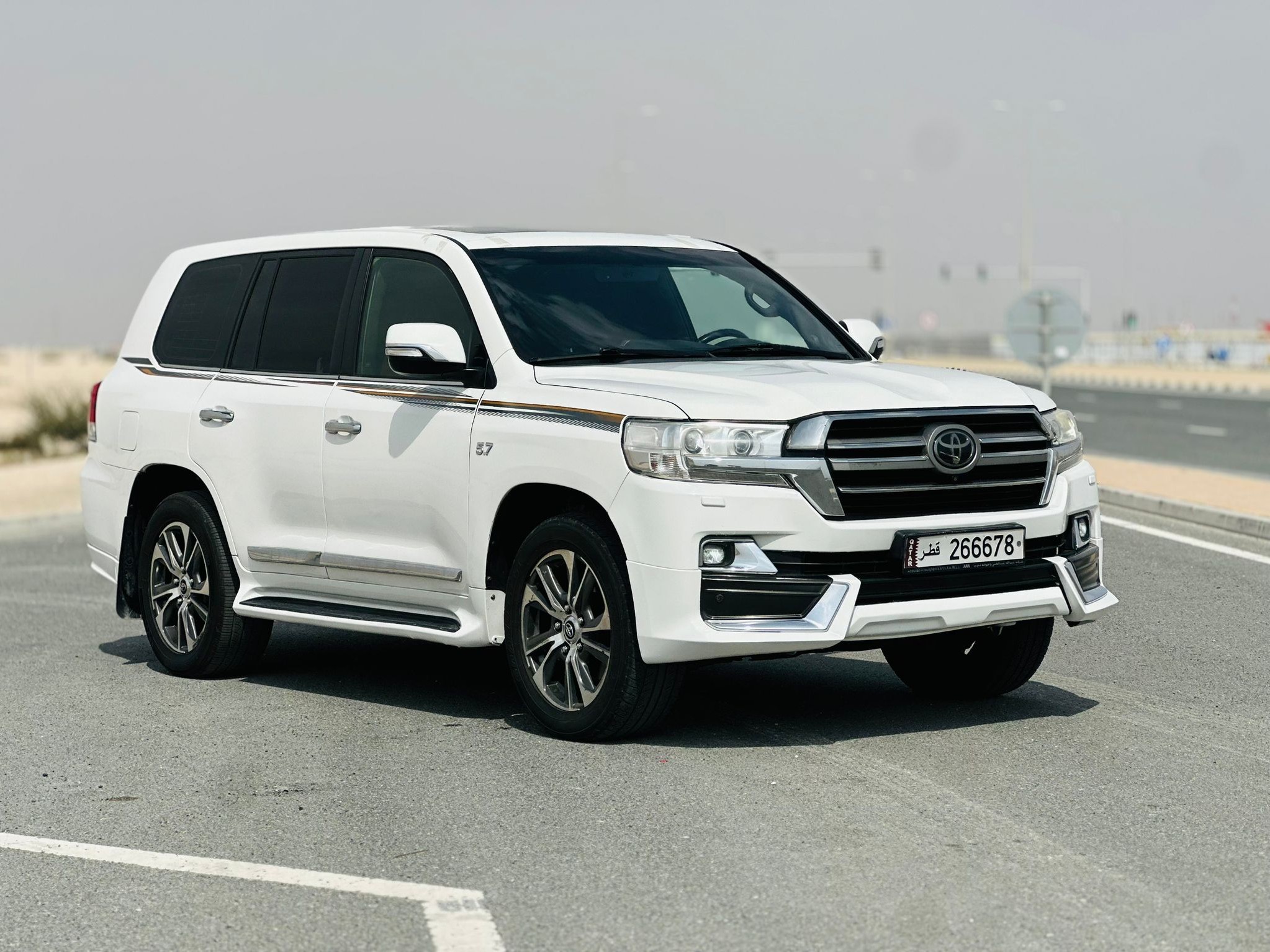 Toyota Land Cruiser VXR Grand Touring 2020 - Image 3