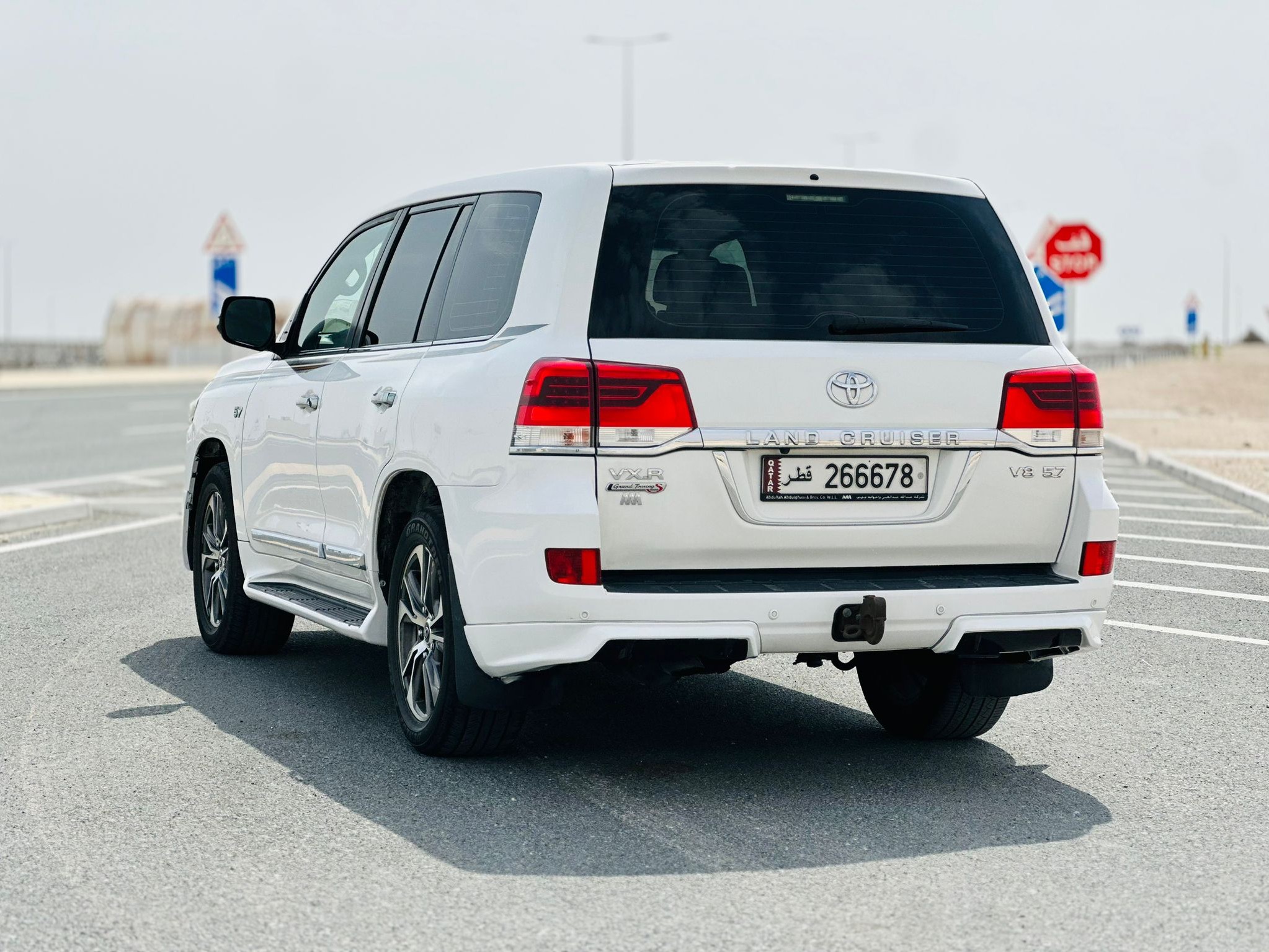 Toyota Land Cruiser VXR Grand Touring 2020 - Image 4