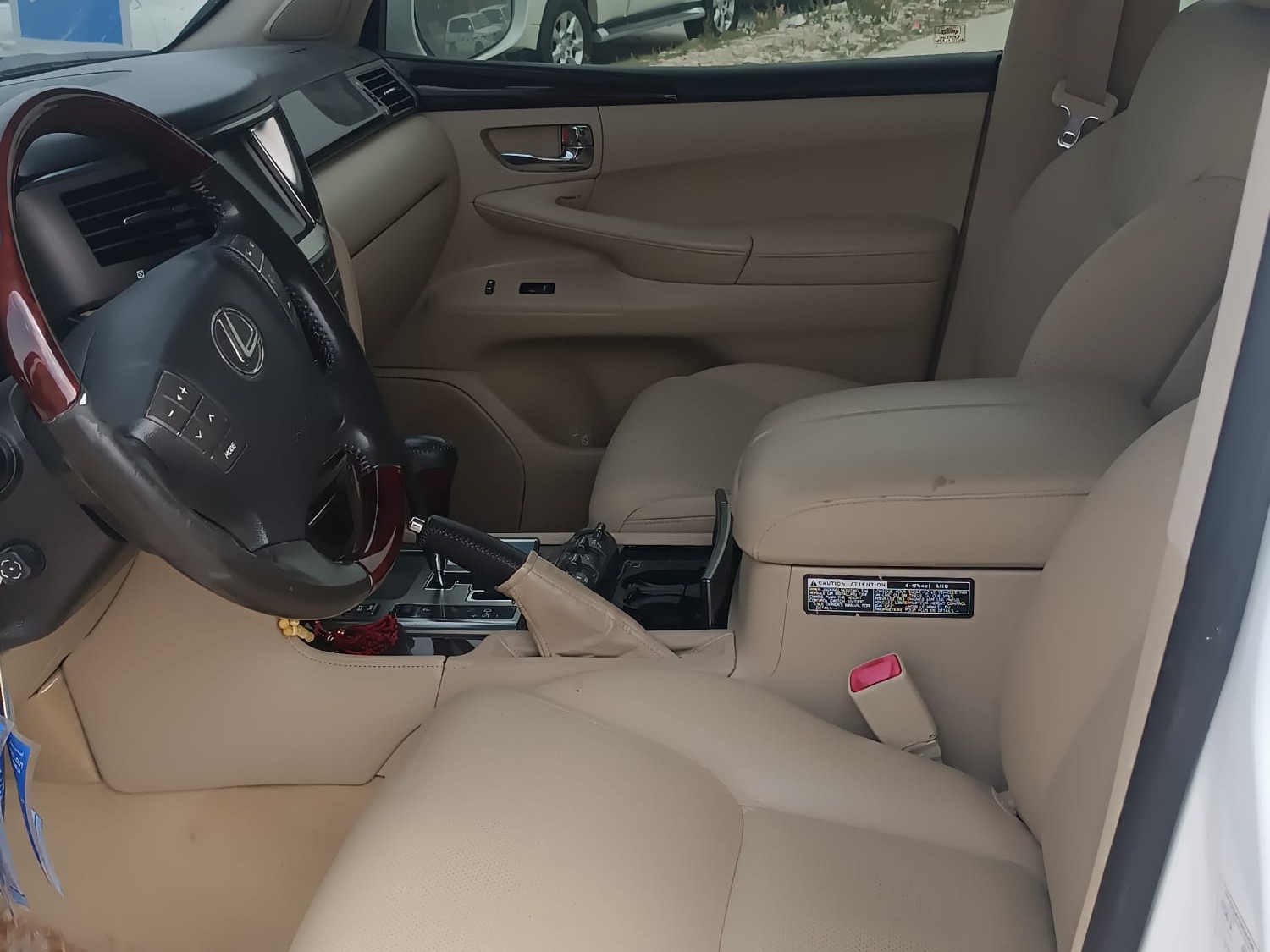 Lexus LX 570 2011 - Image 3