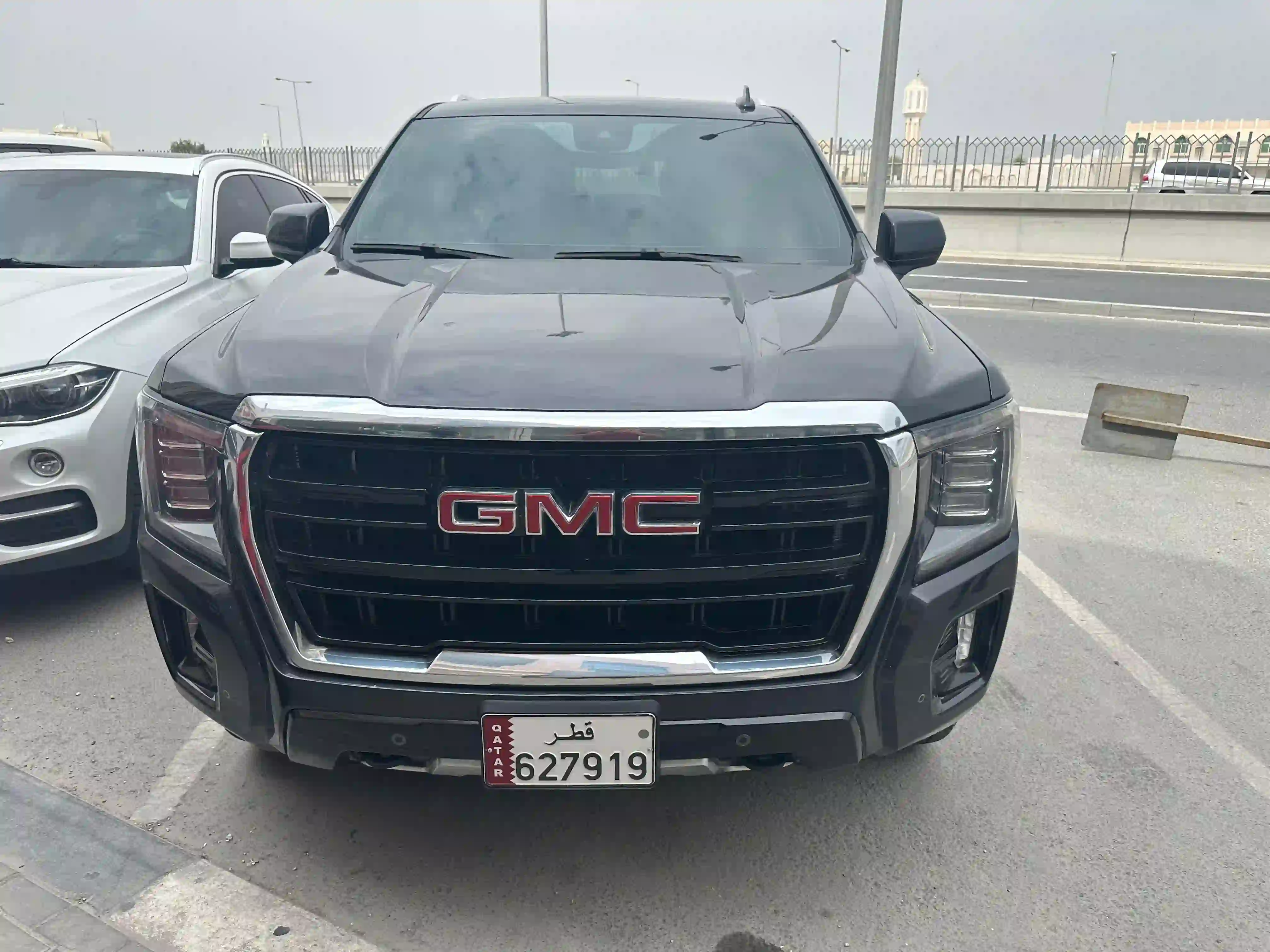 GMC Yukon SLE 2021 - Image 2