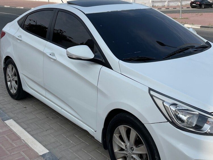 Hyundai Accent 2015 - Image 2