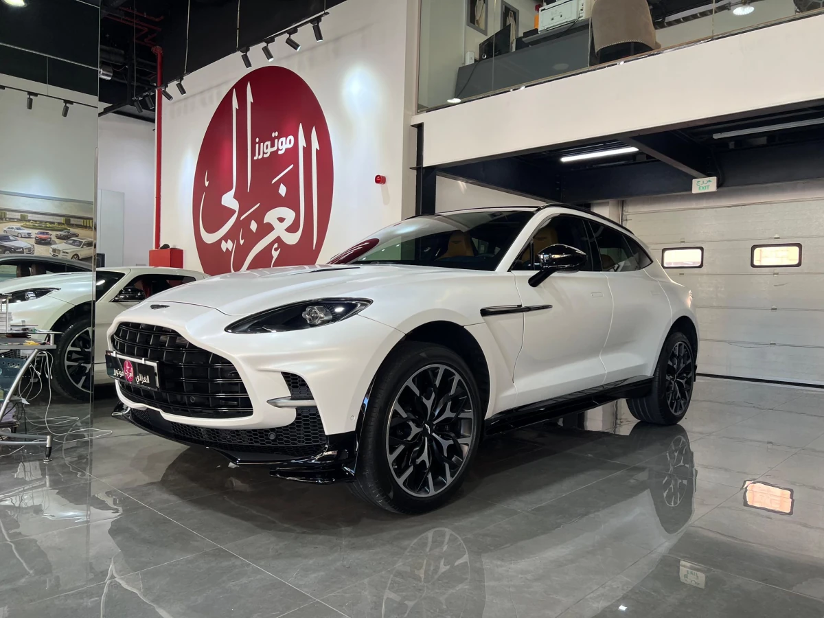 Aston Martin DBX707 2023
