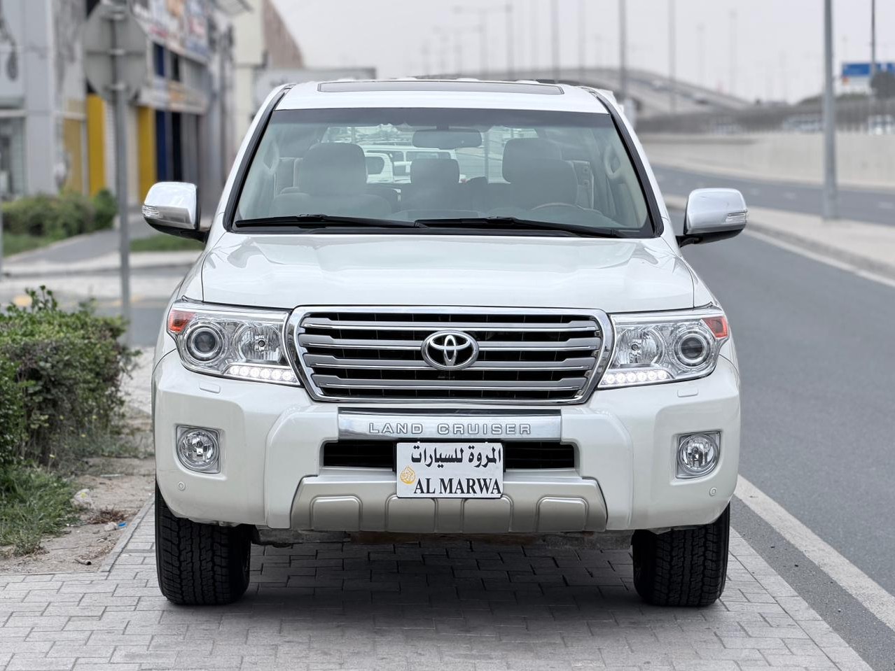 Toyota Land Cruiser GXR v8 2015 - Image 2