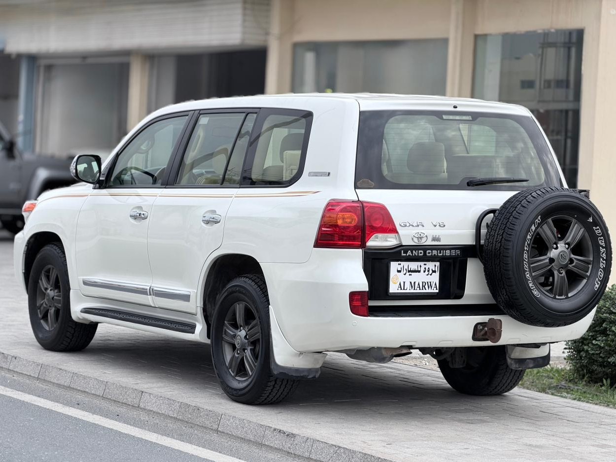 Toyota Land Cruiser GXR v8 2015 - Image 4
