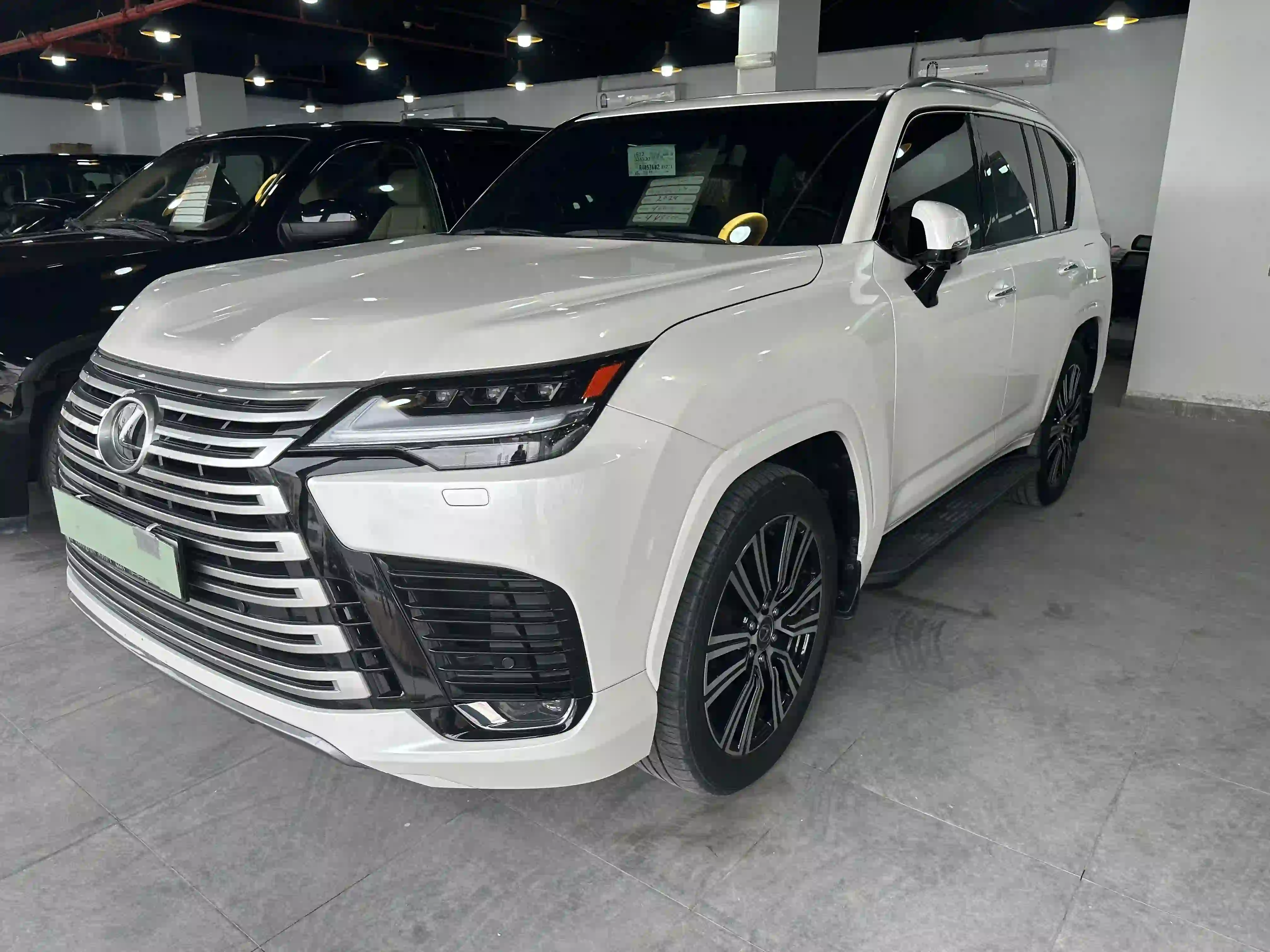 Lexus LX 600 Luxury  2024 - Image 1
