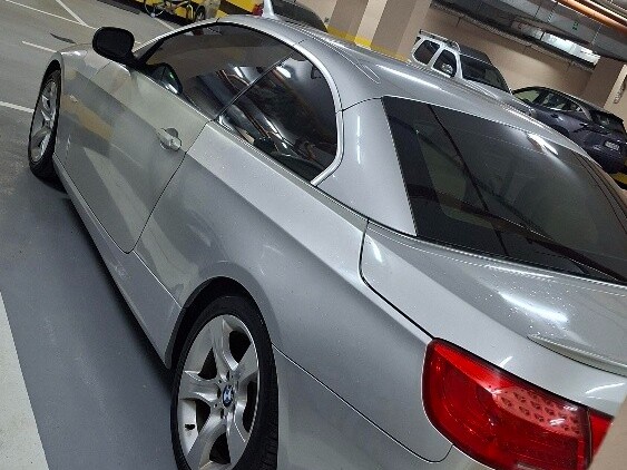 BMW 3-Series 320 i 2011 - Image 2
