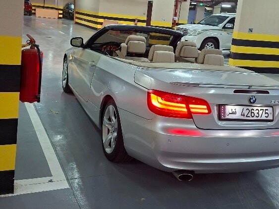 BMW 3-Series 320 i 2011 - Image 4