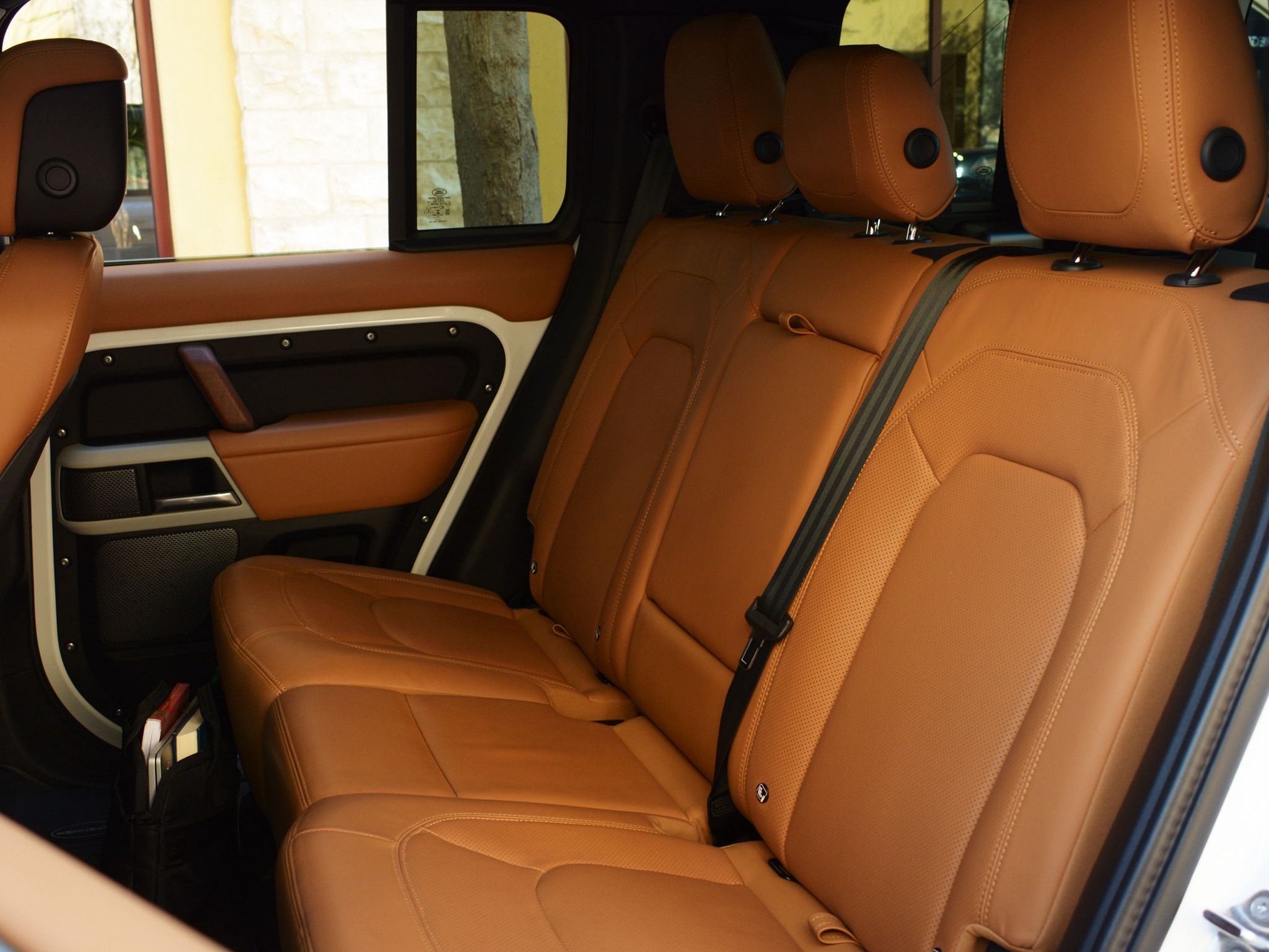 Land Rover Defender 110 HSE 2024 - Image 3