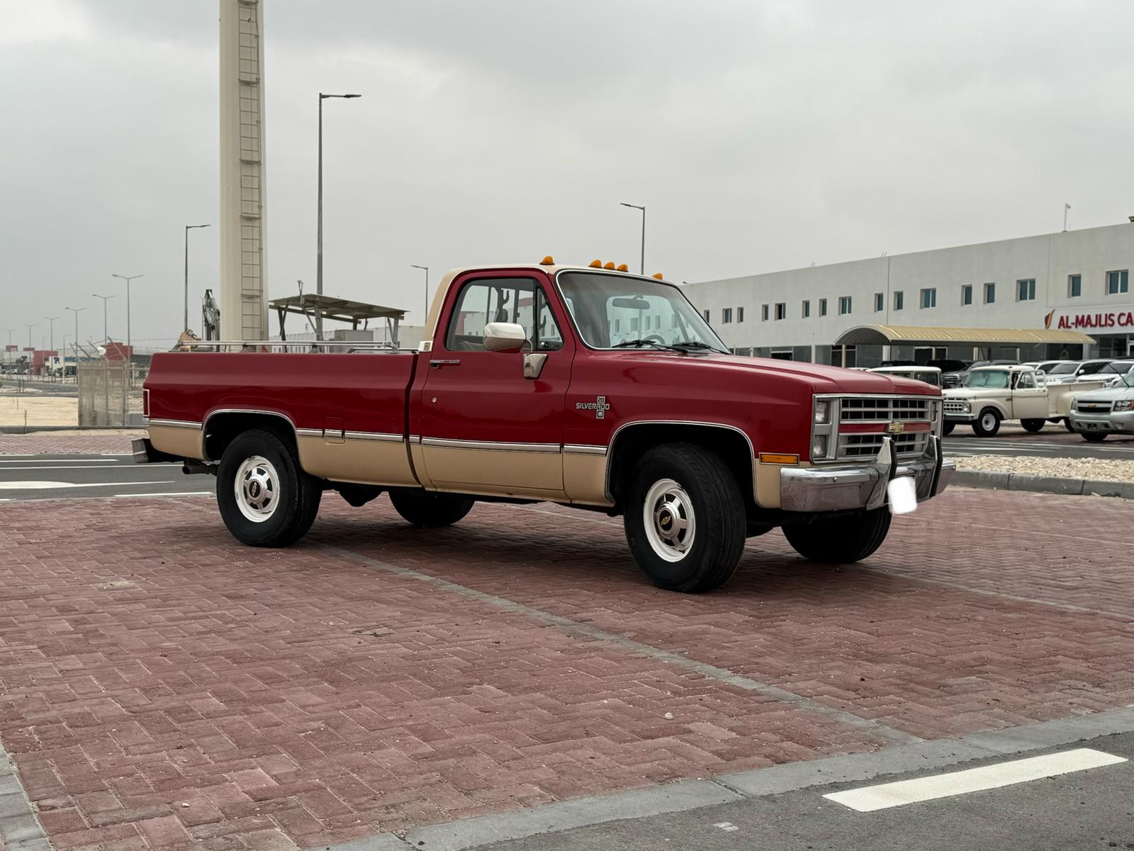 Chevrolet Silverado 1985 - Image 2