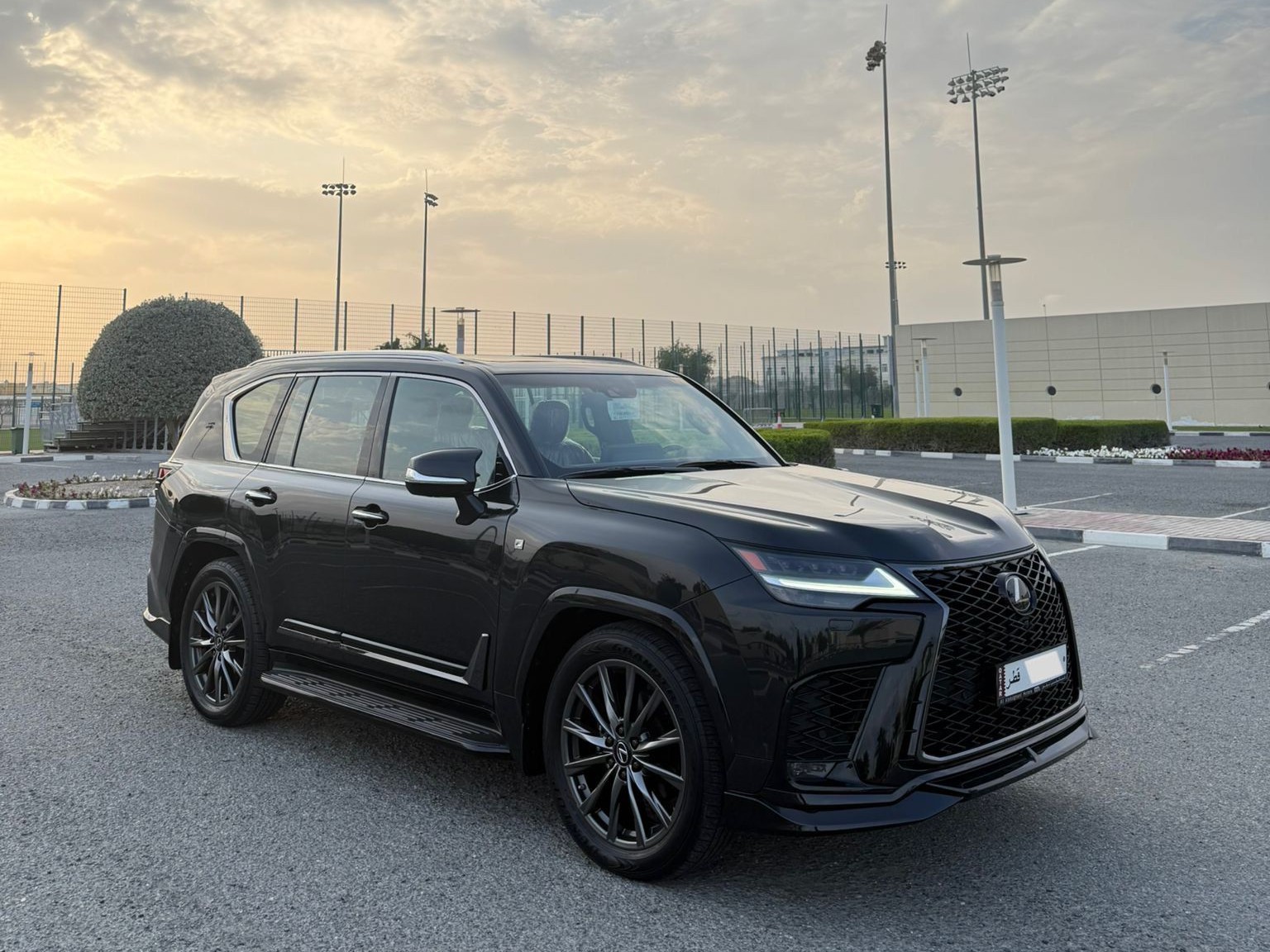 Lexus LX 600  F-Sport 2023 - Image 2