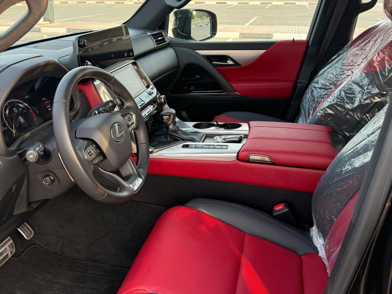 Lexus LX 600  F-Sport 2023 - Image 4