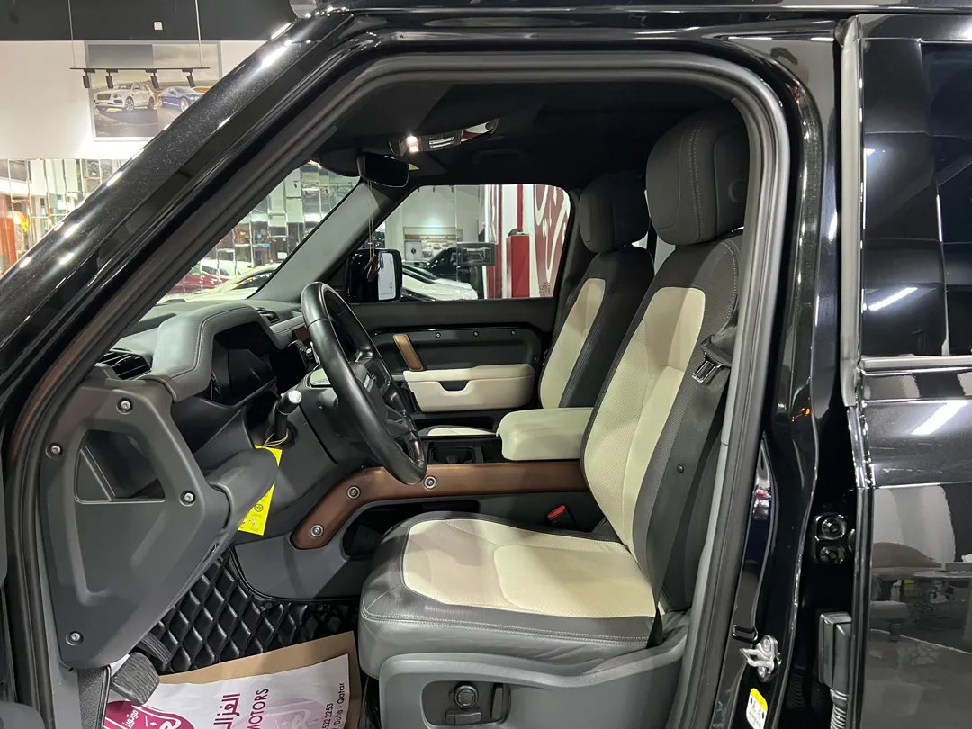 Land Rover Defender 110 2023 - Image 2